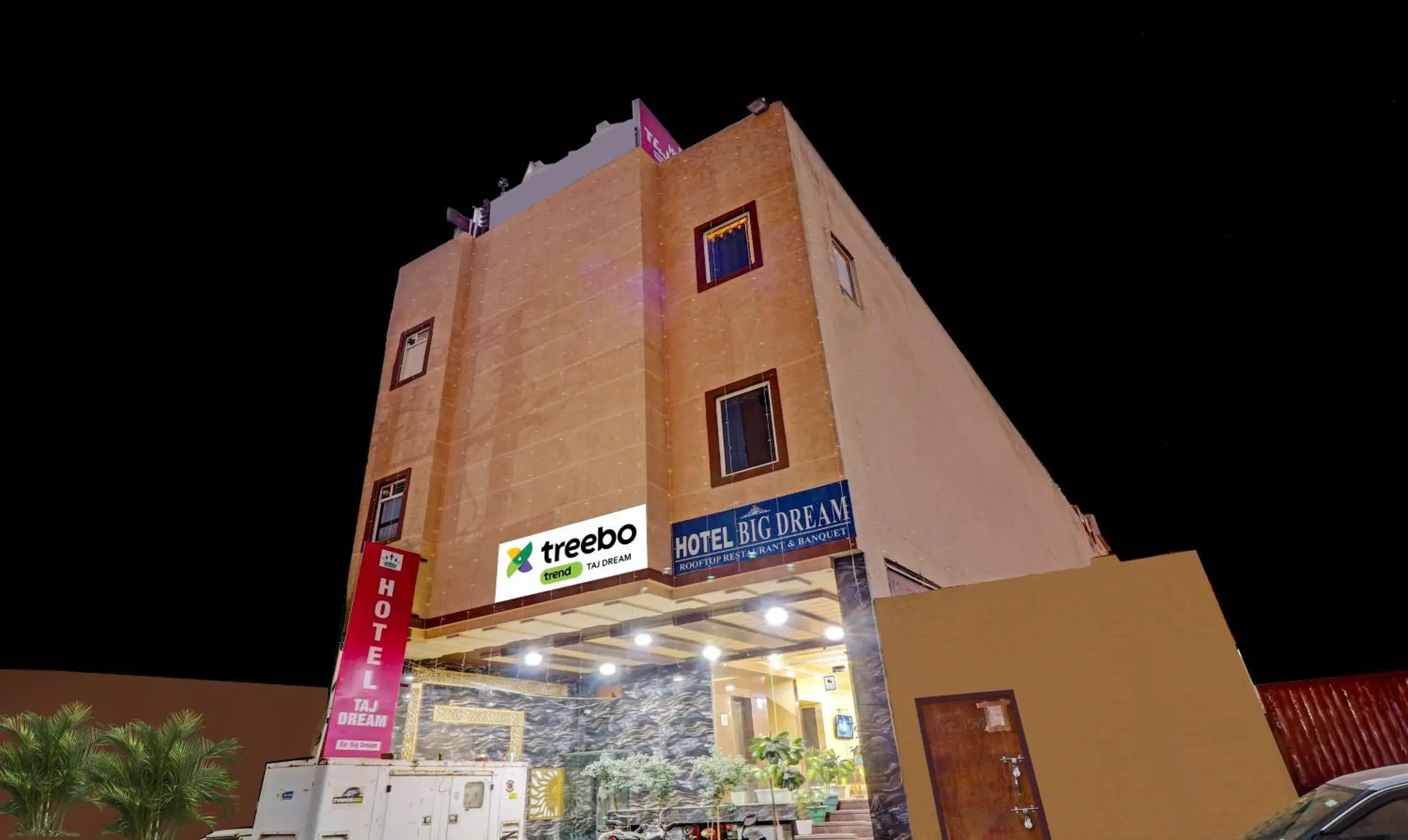 Property Building in Treebo Trend Taj Dream Property Building in Treebo Trend Taj Dream