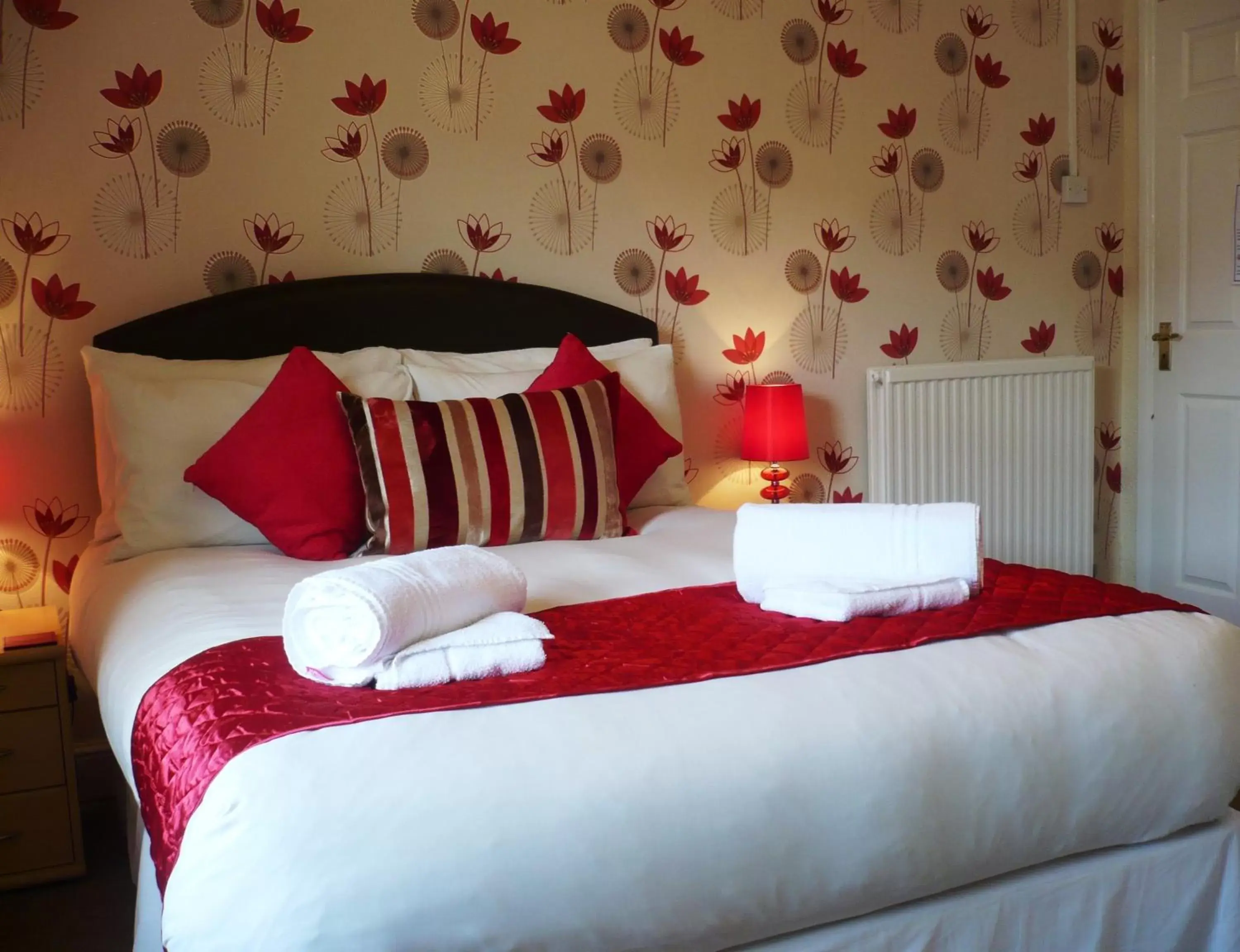 Bedroom, Bed in Milverton House
