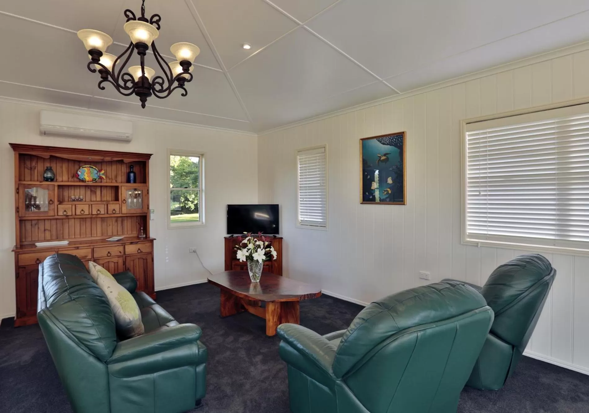 Lounge or bar in "Seasons of Maleny B&B"