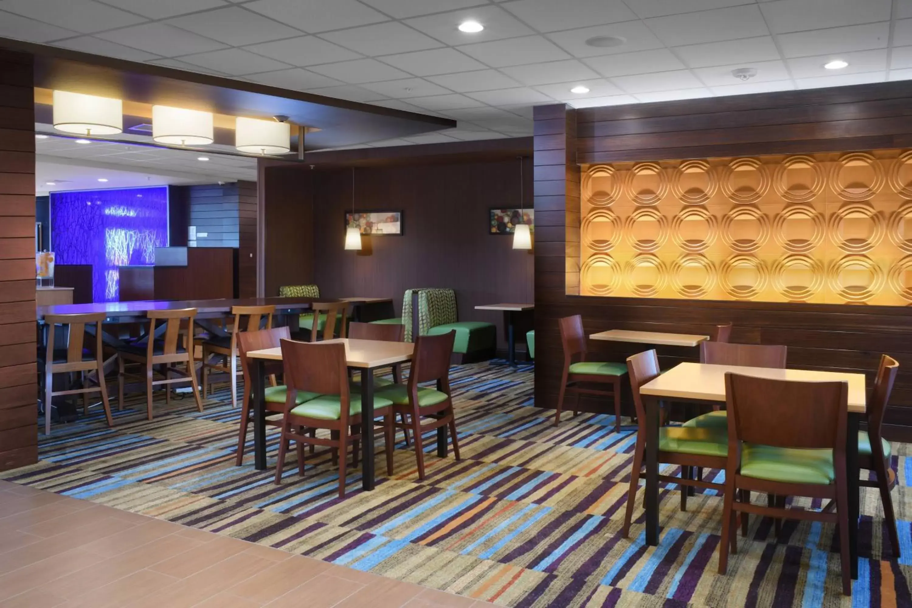 Breakfast, Lounge/Bar in Fairfield Inn & Suites by Marriott Fort Worth South/Burleson