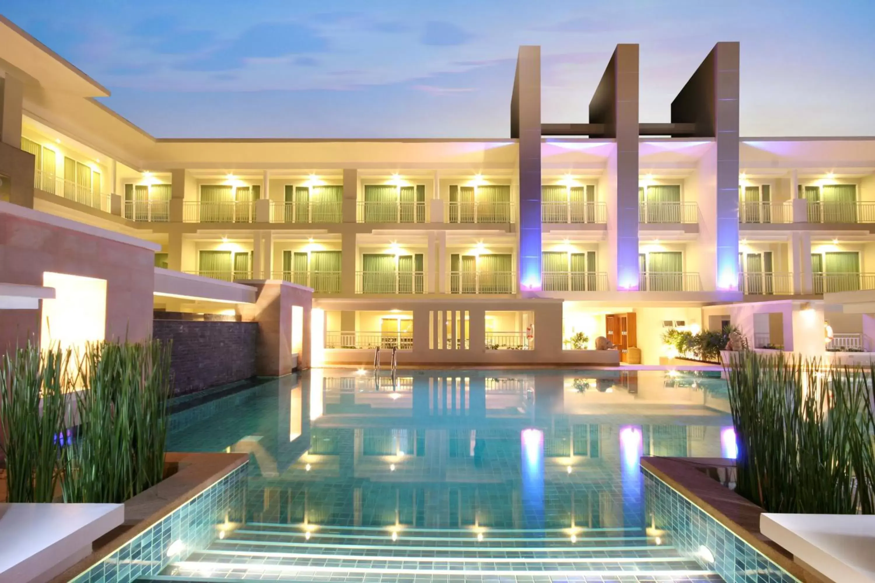 Swimming pool, Property Building in Kantary Hills Hotel, Chiang Mai
