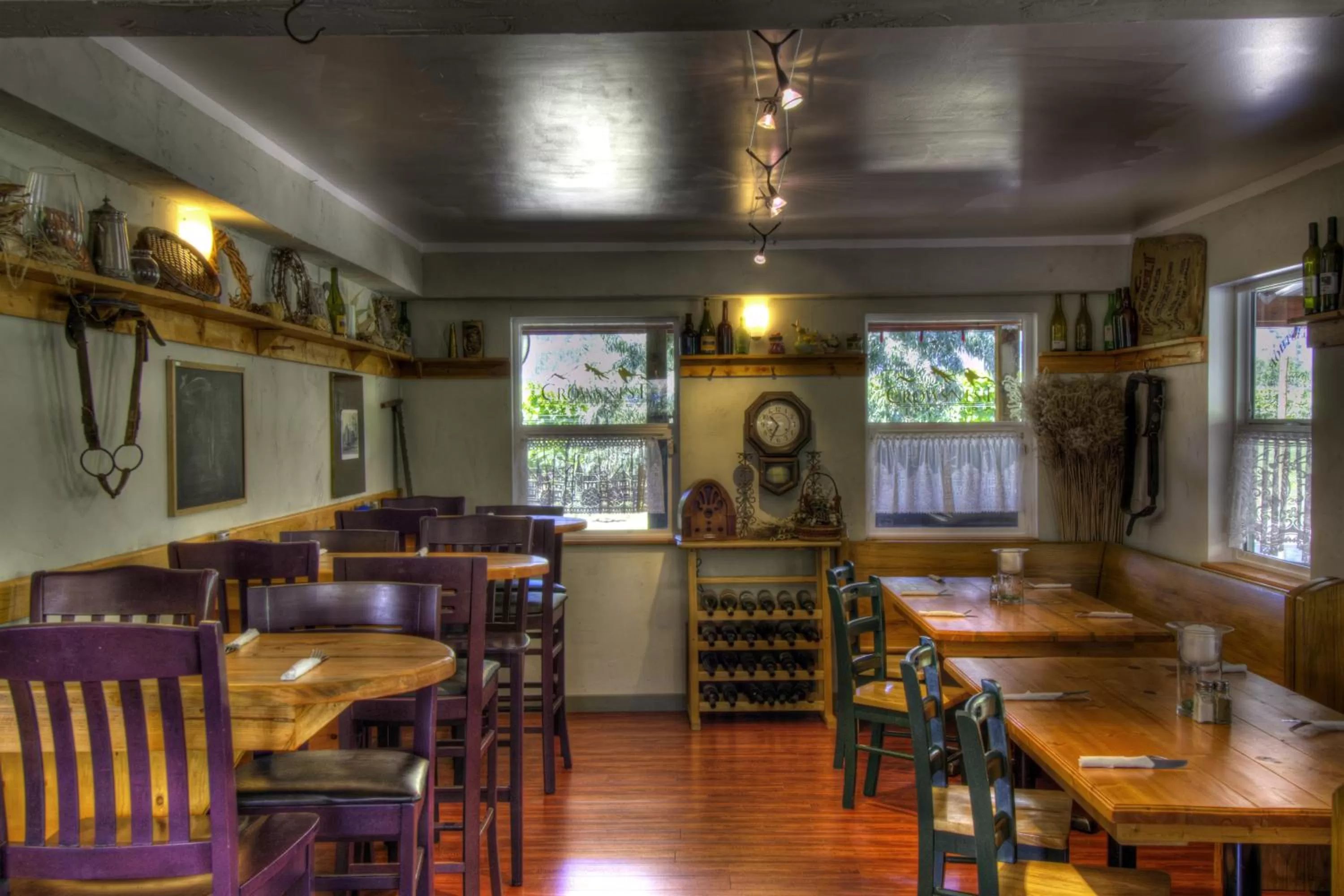 Restaurant/places to eat in Crowsnest Vineyards Guesthouse