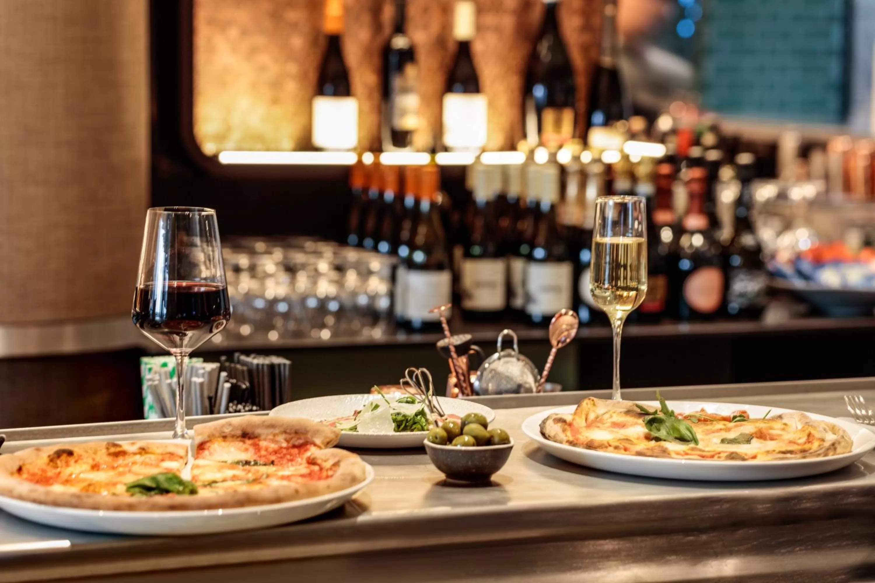 Restaurant/places to eat in Holiday Inn London Heathrow - Bath Road by IHG