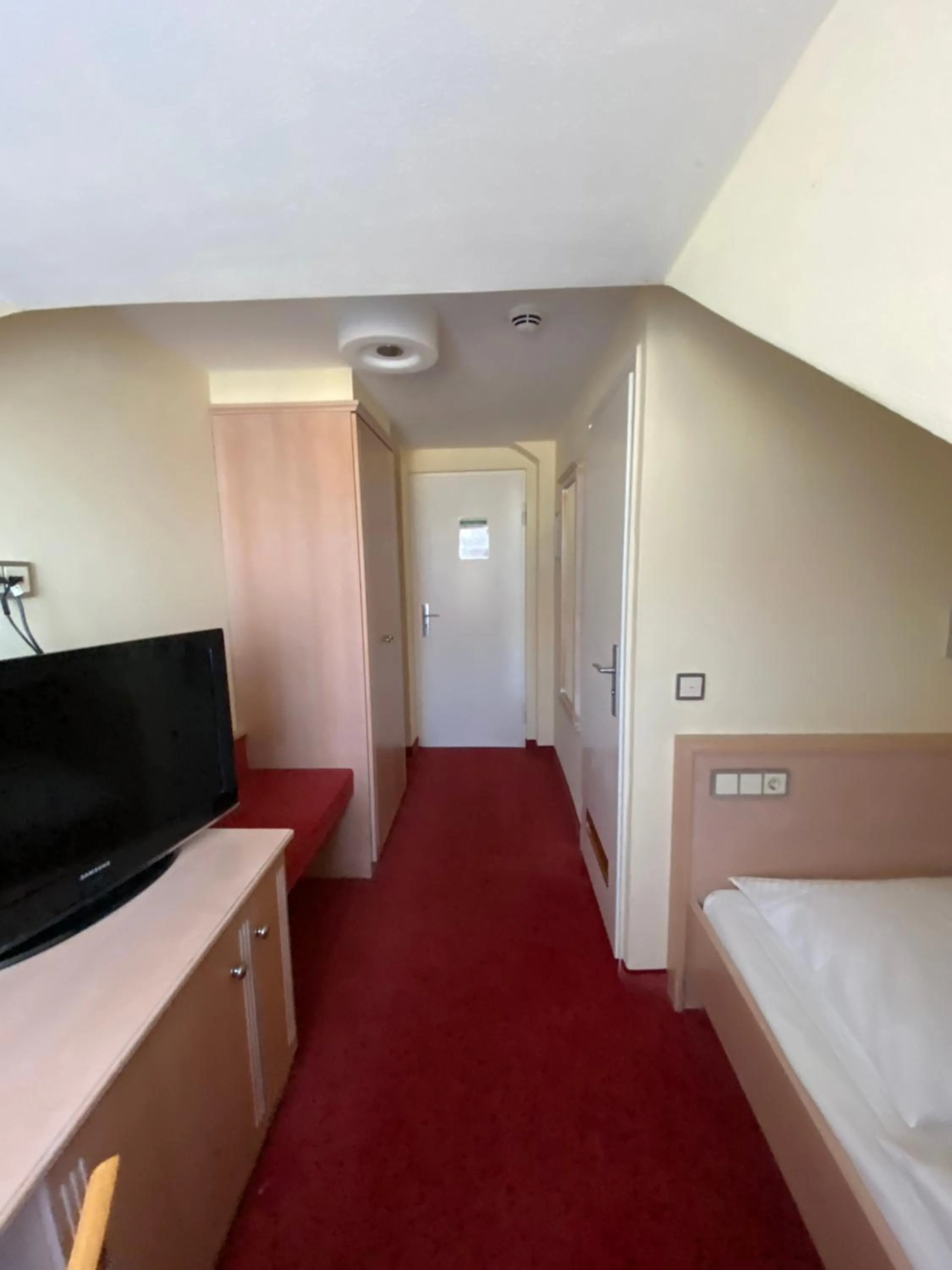 Photo of the whole room, Bed in Hotel ADRIA München