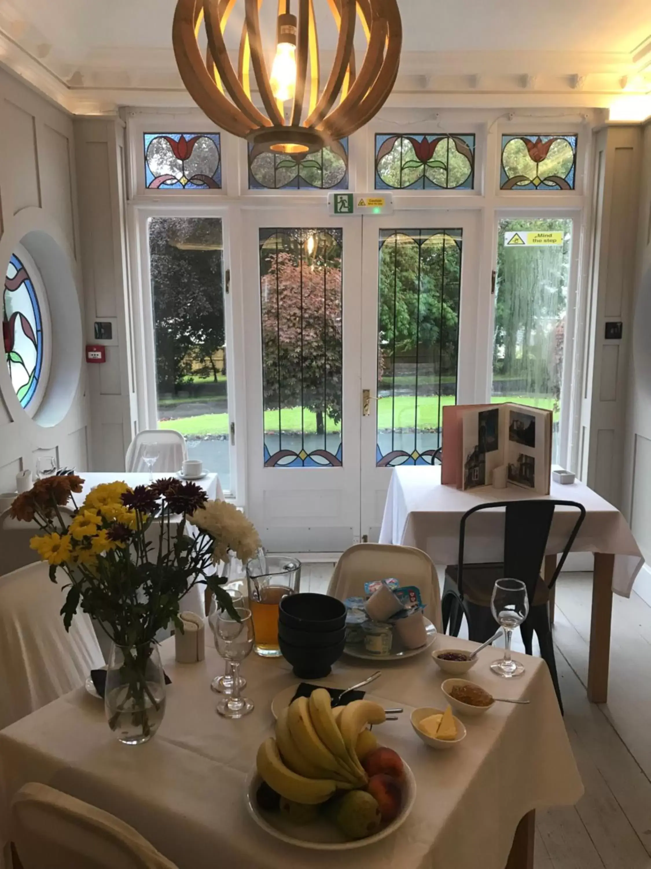 Restaurant/Places to Eat in LLwyn Country House