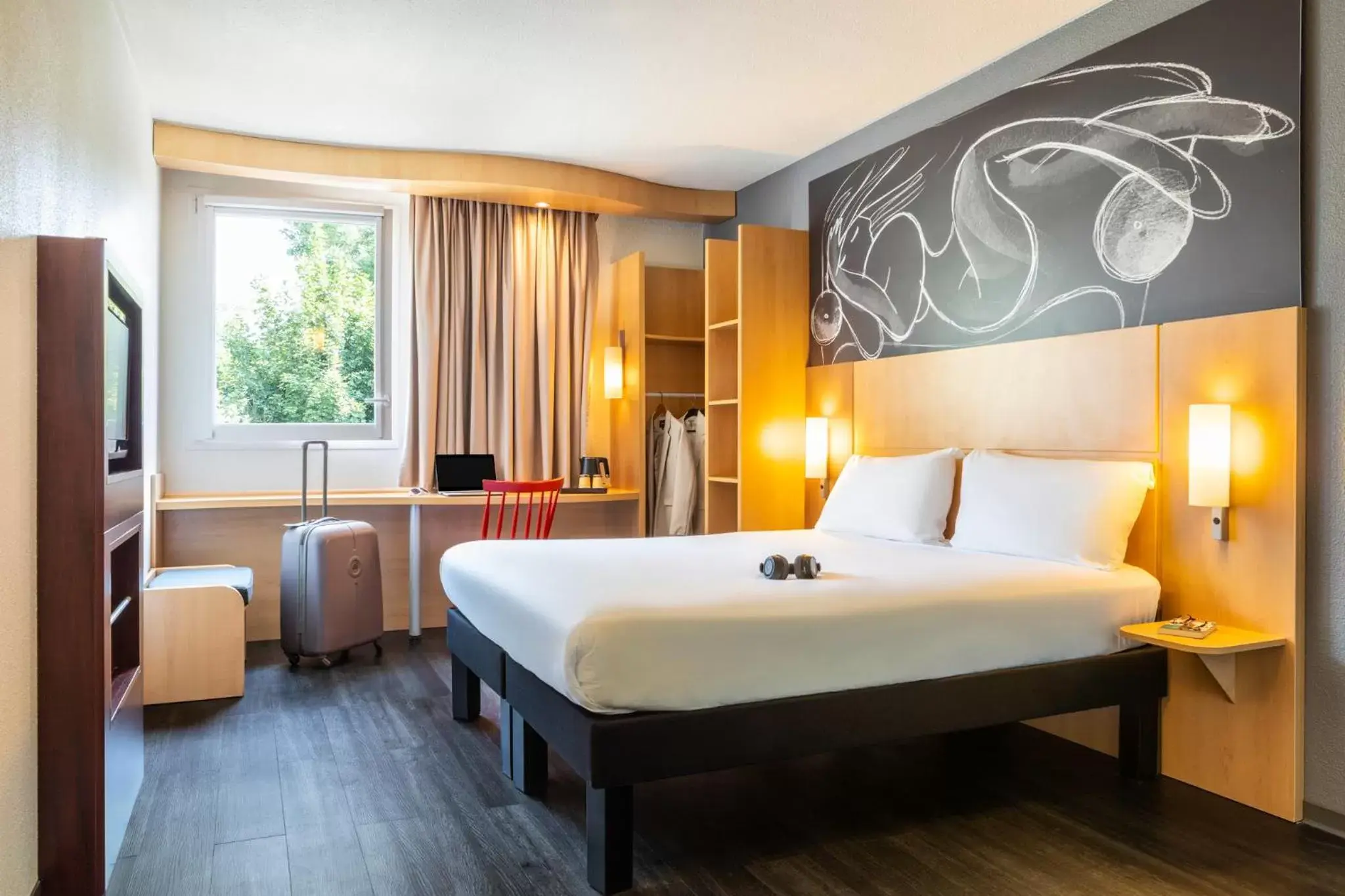 acessibility, Bed in ibis Paris Meudon Velizy