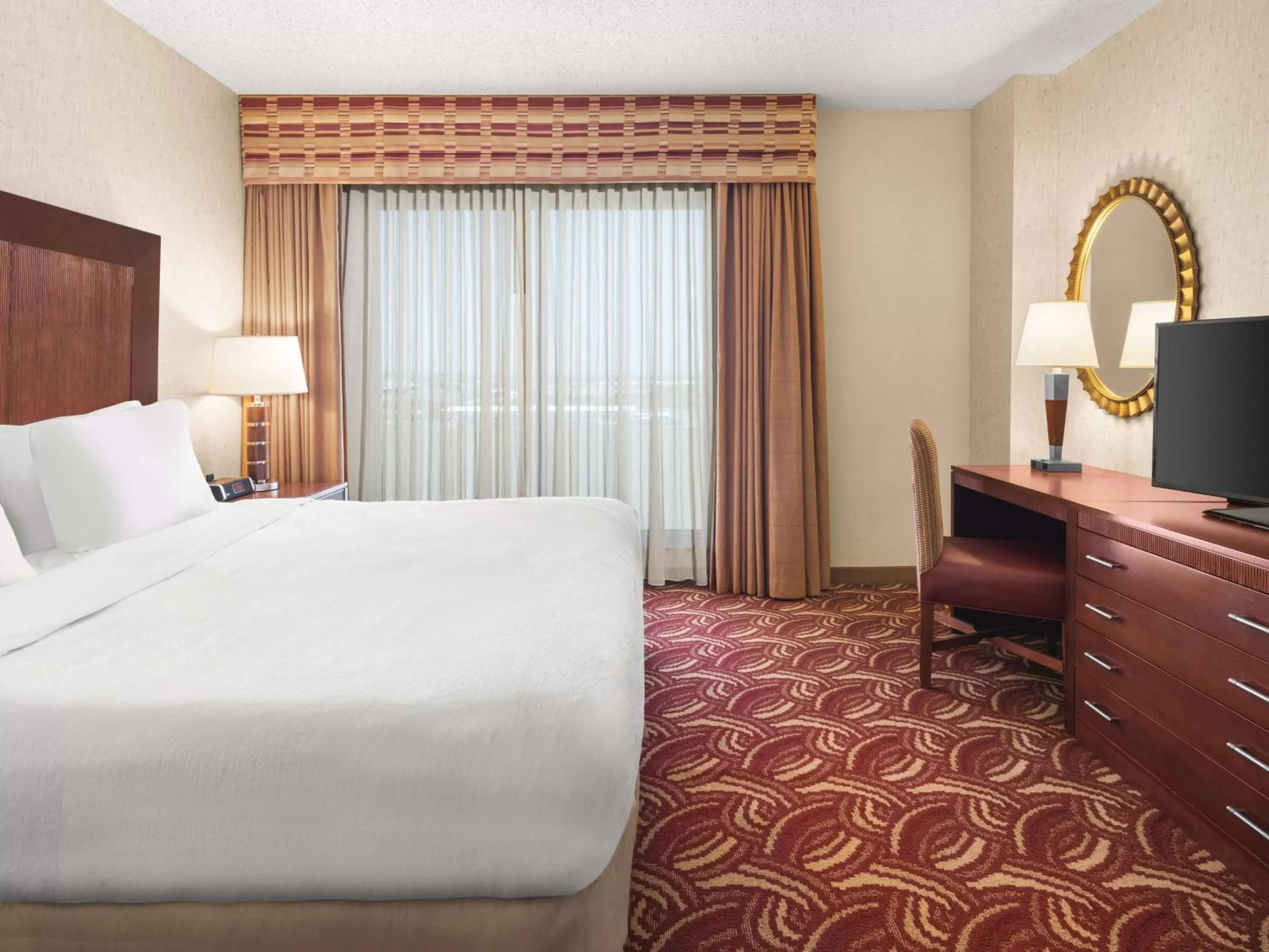 King Suite with Roll-In Shower - Mobility/Hearing Access - Non-Smoking in Embassy Suites San Marcos Hotel Conference Center