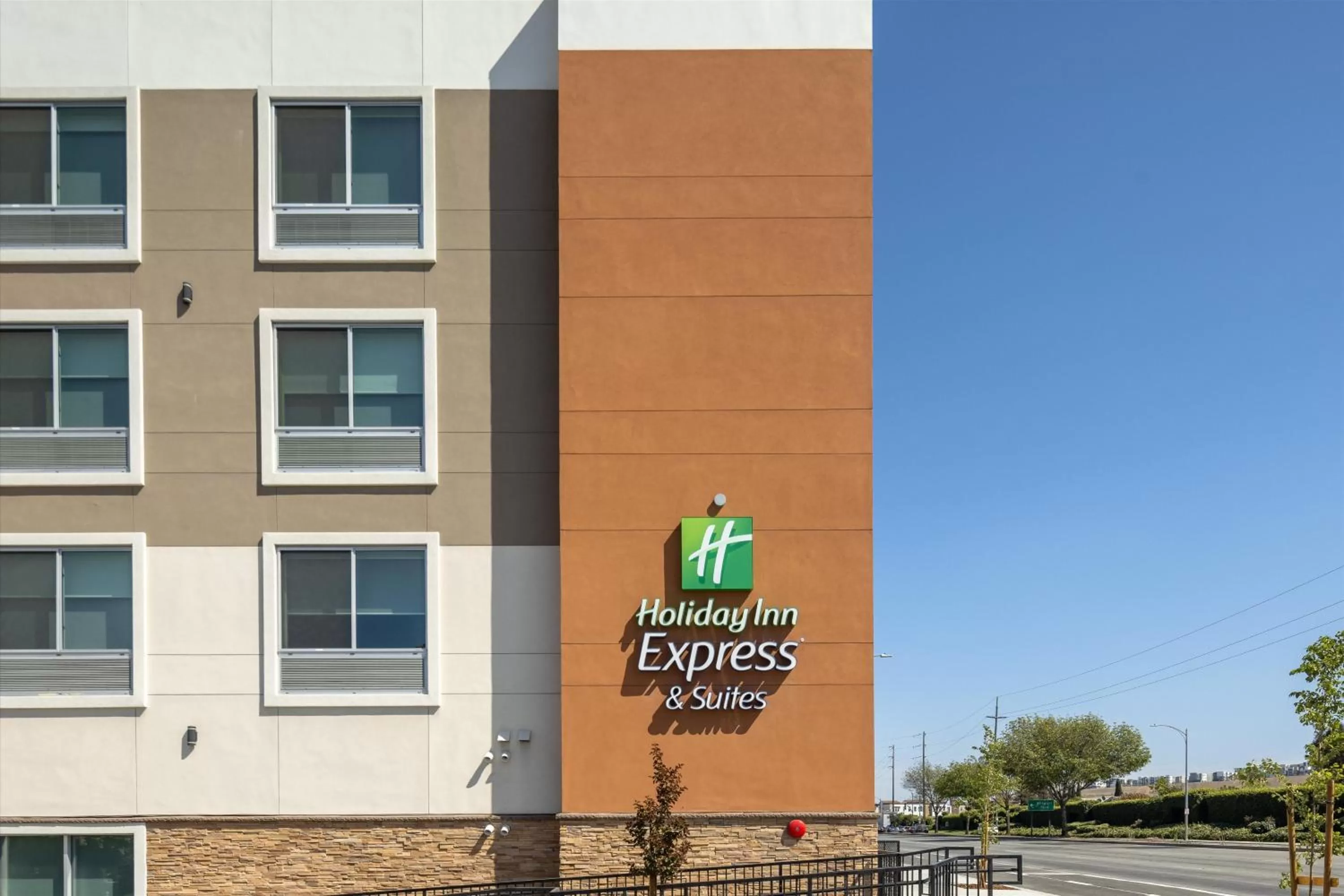 Property building in Holiday Inn Express & Suites - San Jose Silicon Valley by IHG
