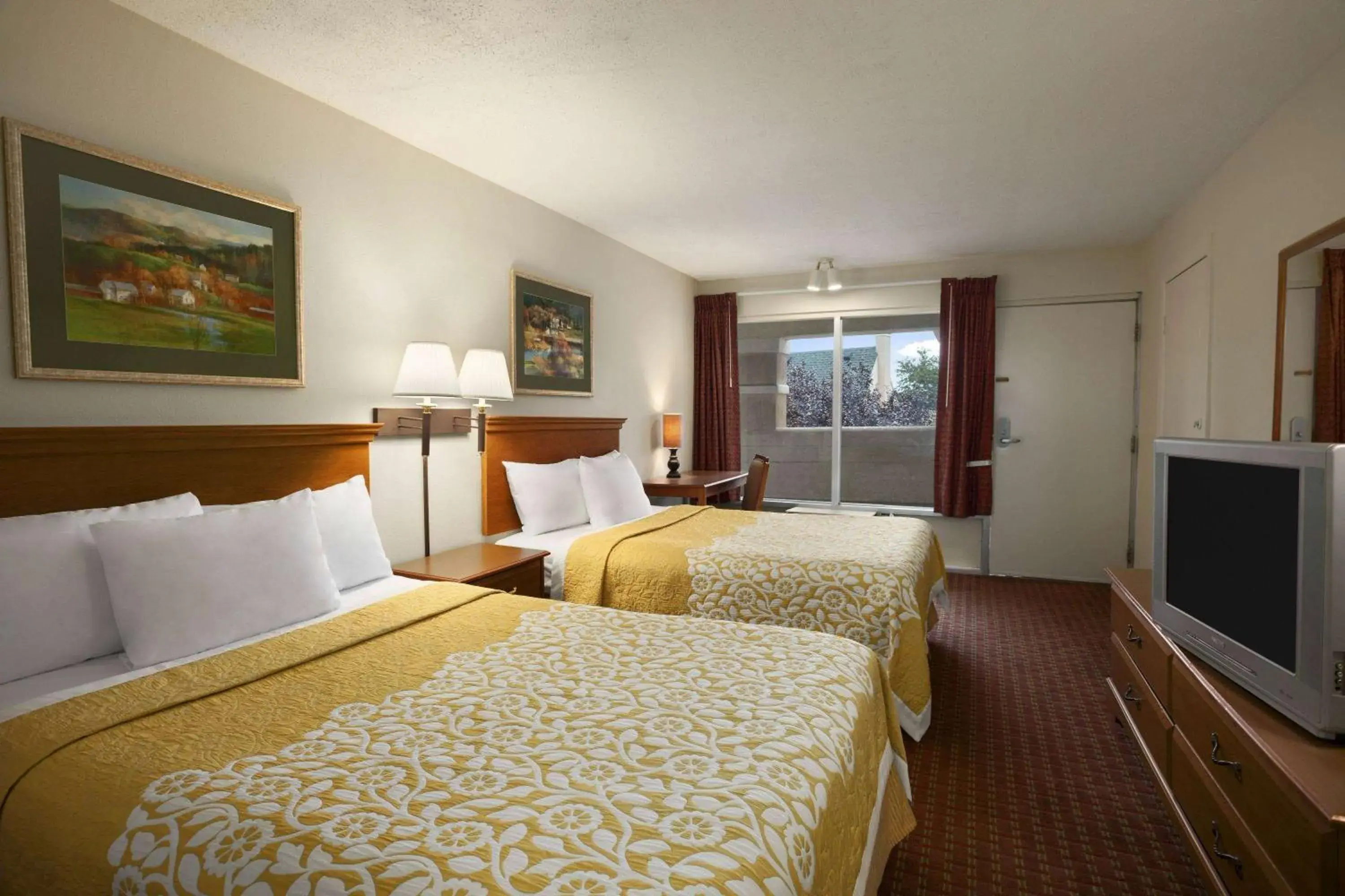 Photo of the whole room, Bed in Days Inn by Wyndham Alexandria, Washington DC area