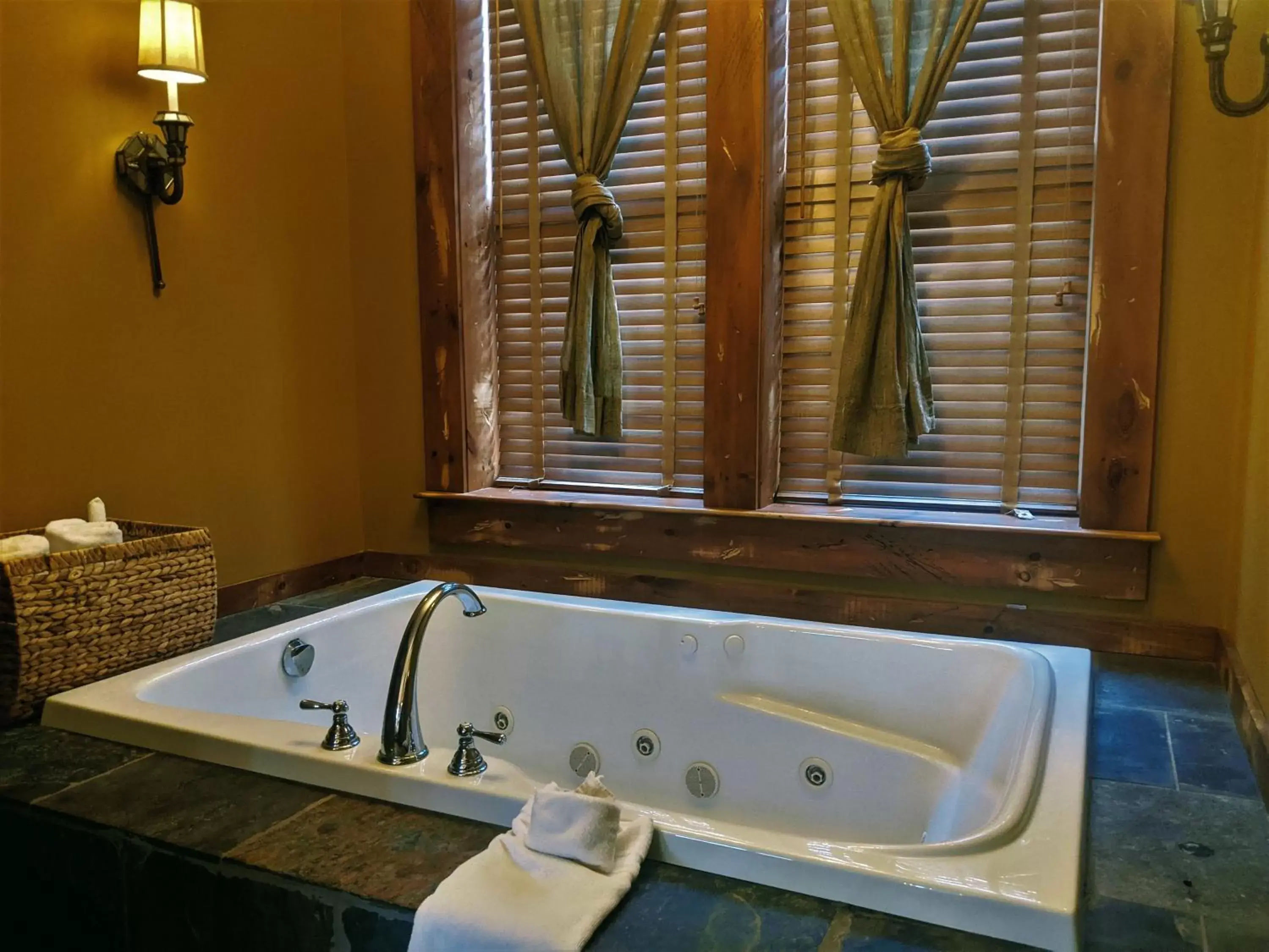 Bathroom in The Inn at Leola Village, a Historic Hotel of America