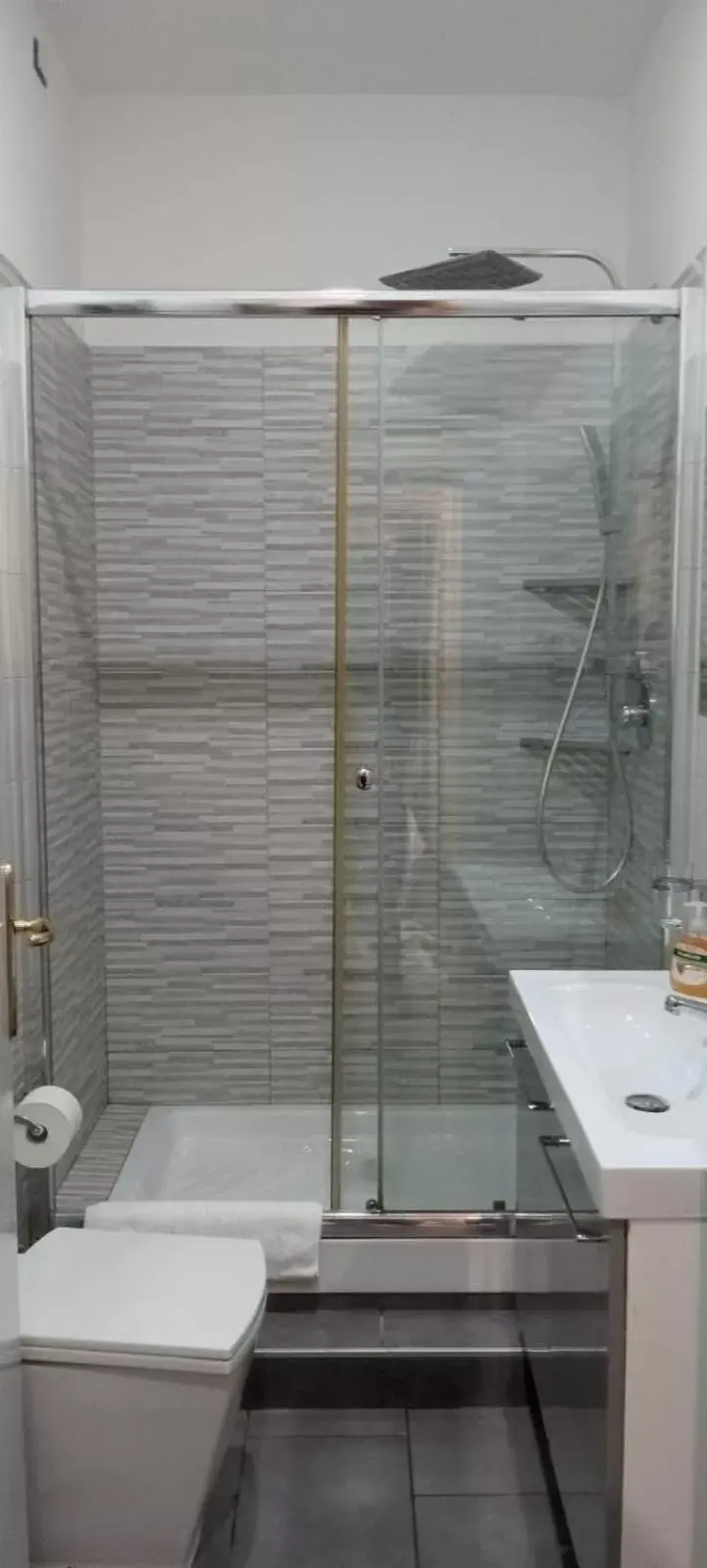 Shower, Bathroom in Hotel Ciao