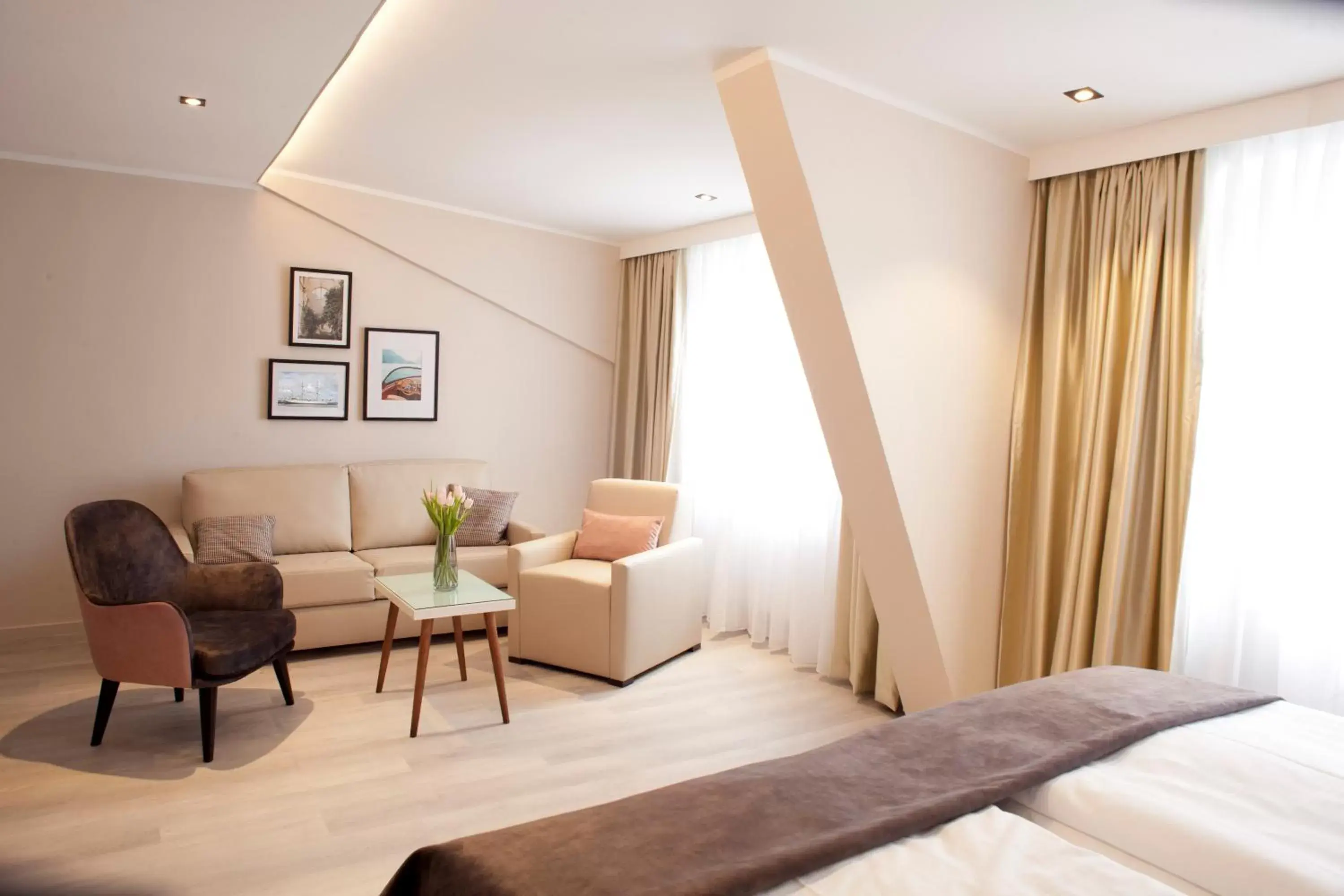 Bed, Seating Area in Hotel Schweriner Hof