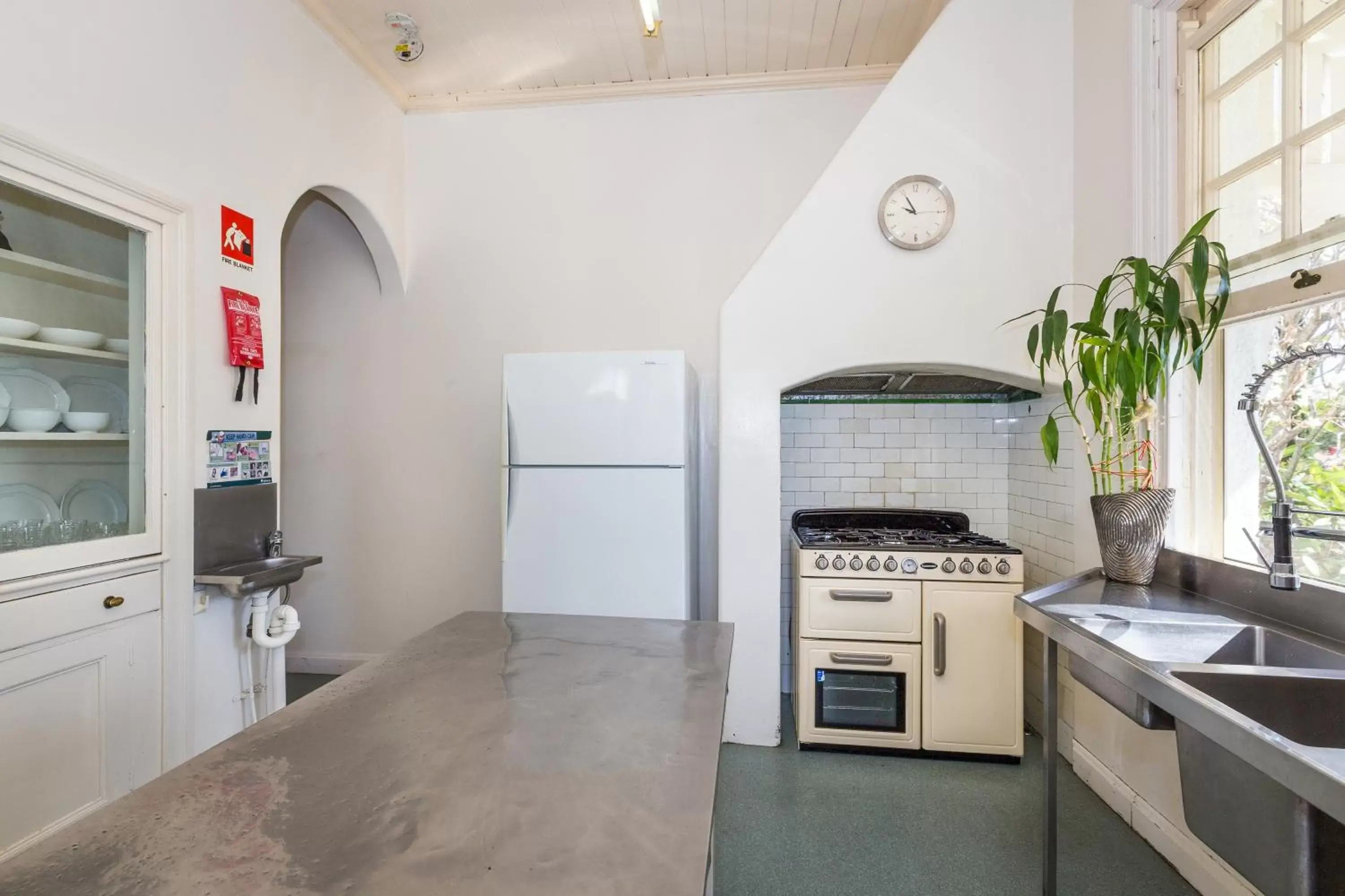 Communal kitchen, Kitchen/Kitchenette in Cumquat House