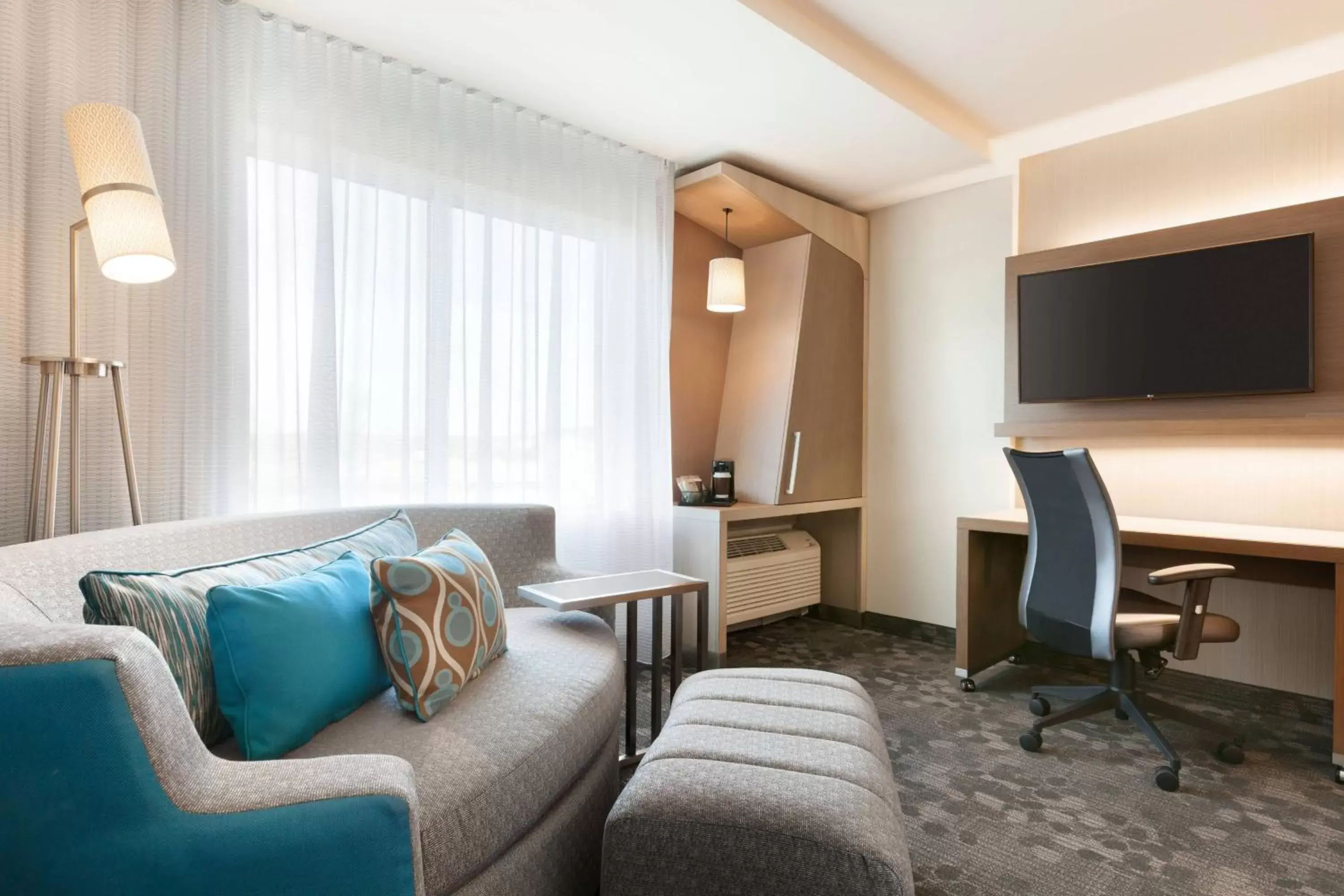 Living room, Seating Area in Courtyard by Marriott Boston Dedham/Westwood