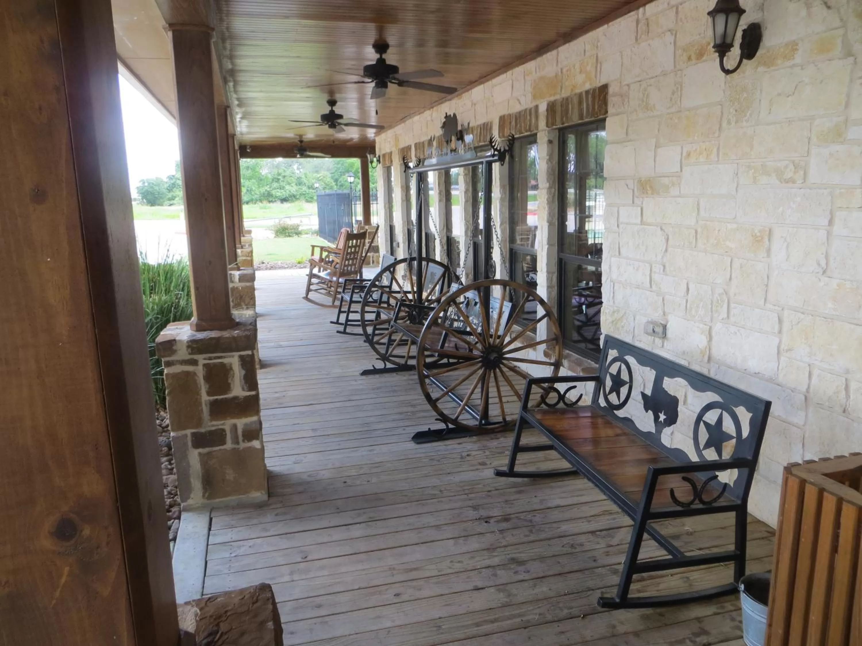 Patio in Hotel Texas Hallettsville