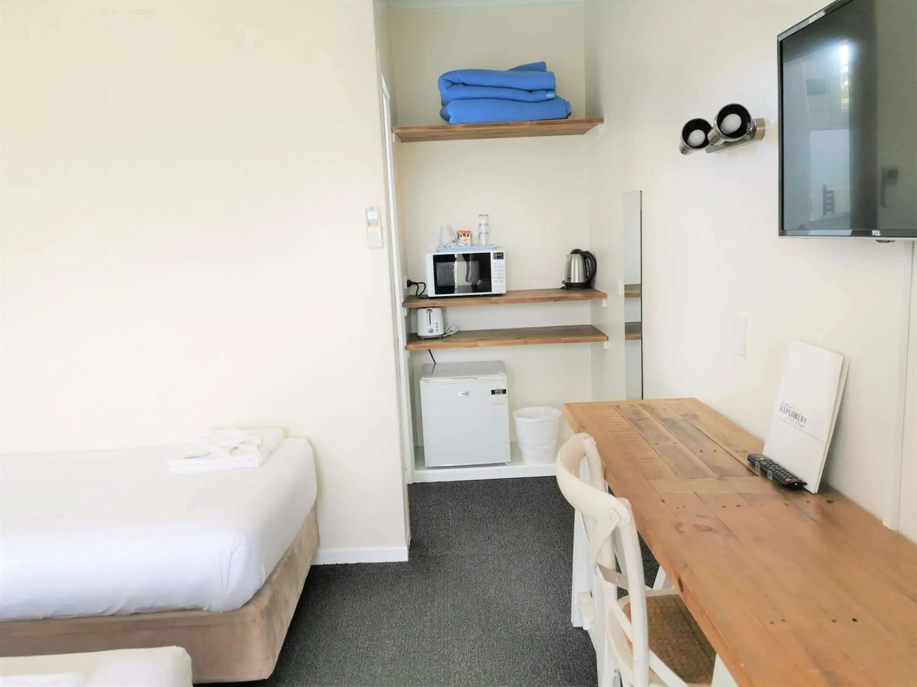 Bedroom, Kitchen/Kitchenette in Bathurst Explorers Motel