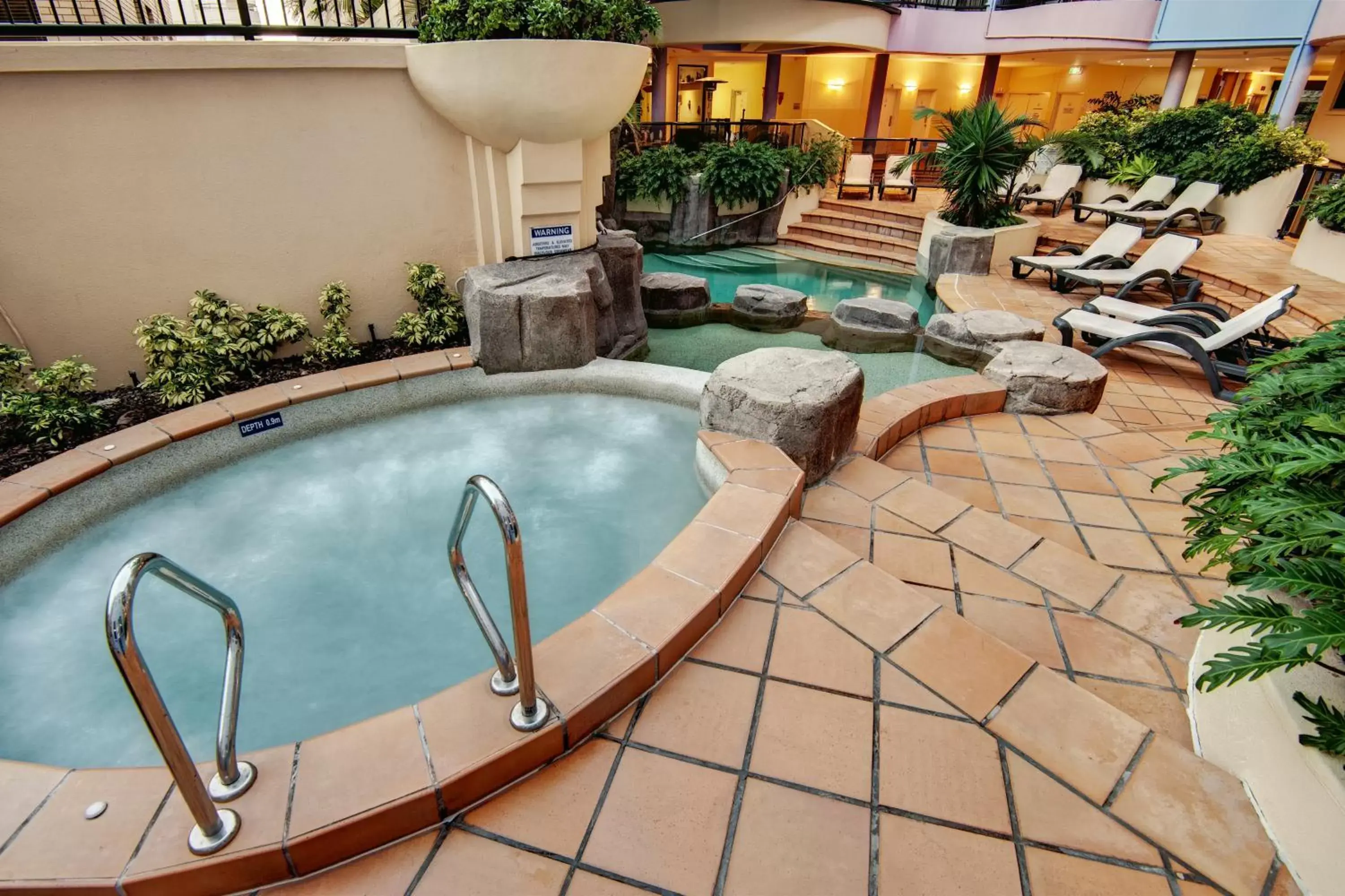 Hot Tub, Swimming Pool in Nautilus Resort Mooloolaba