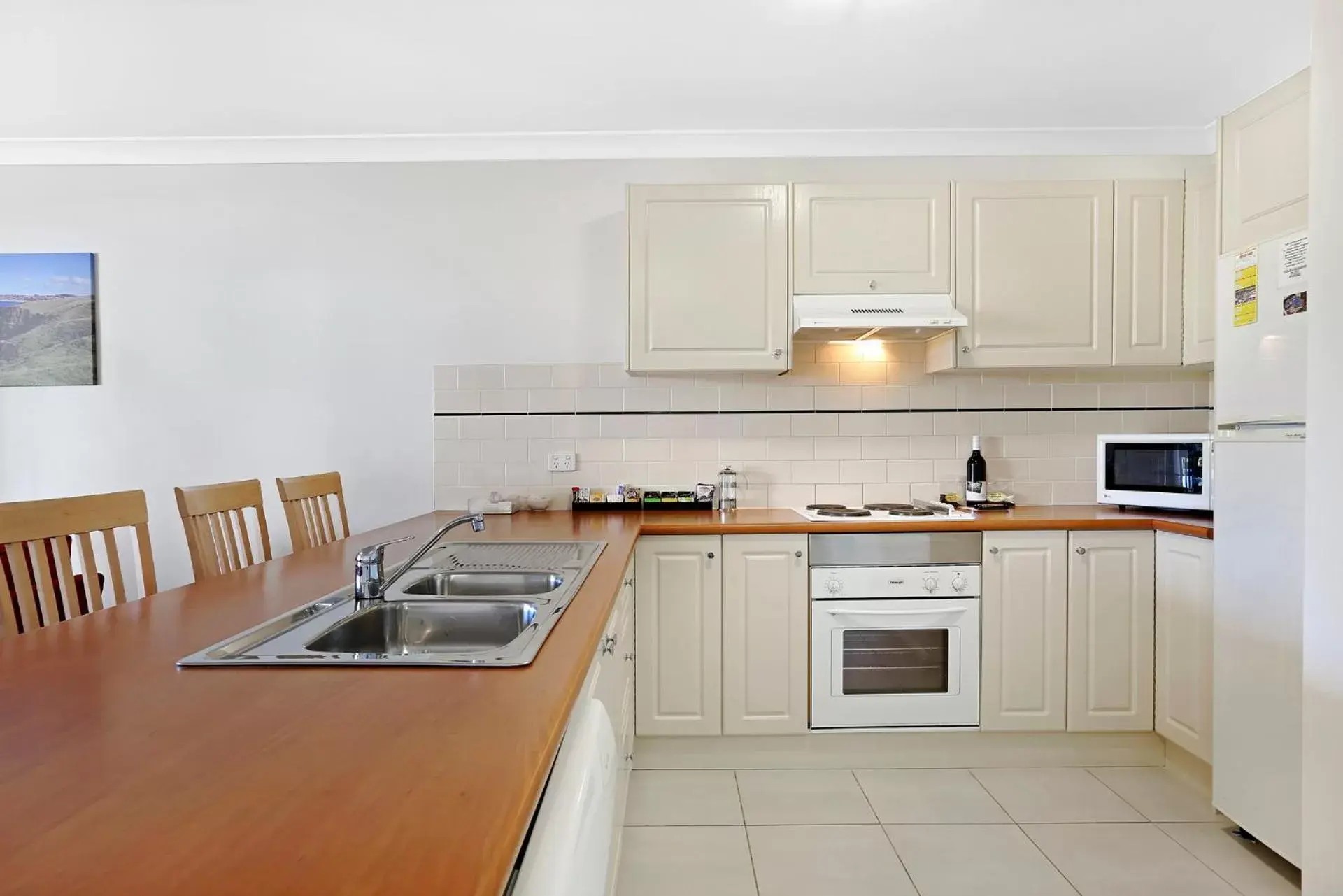 Kitchen or kitchenette, Kitchen/Kitchenette in Terralong Terrace Apartments