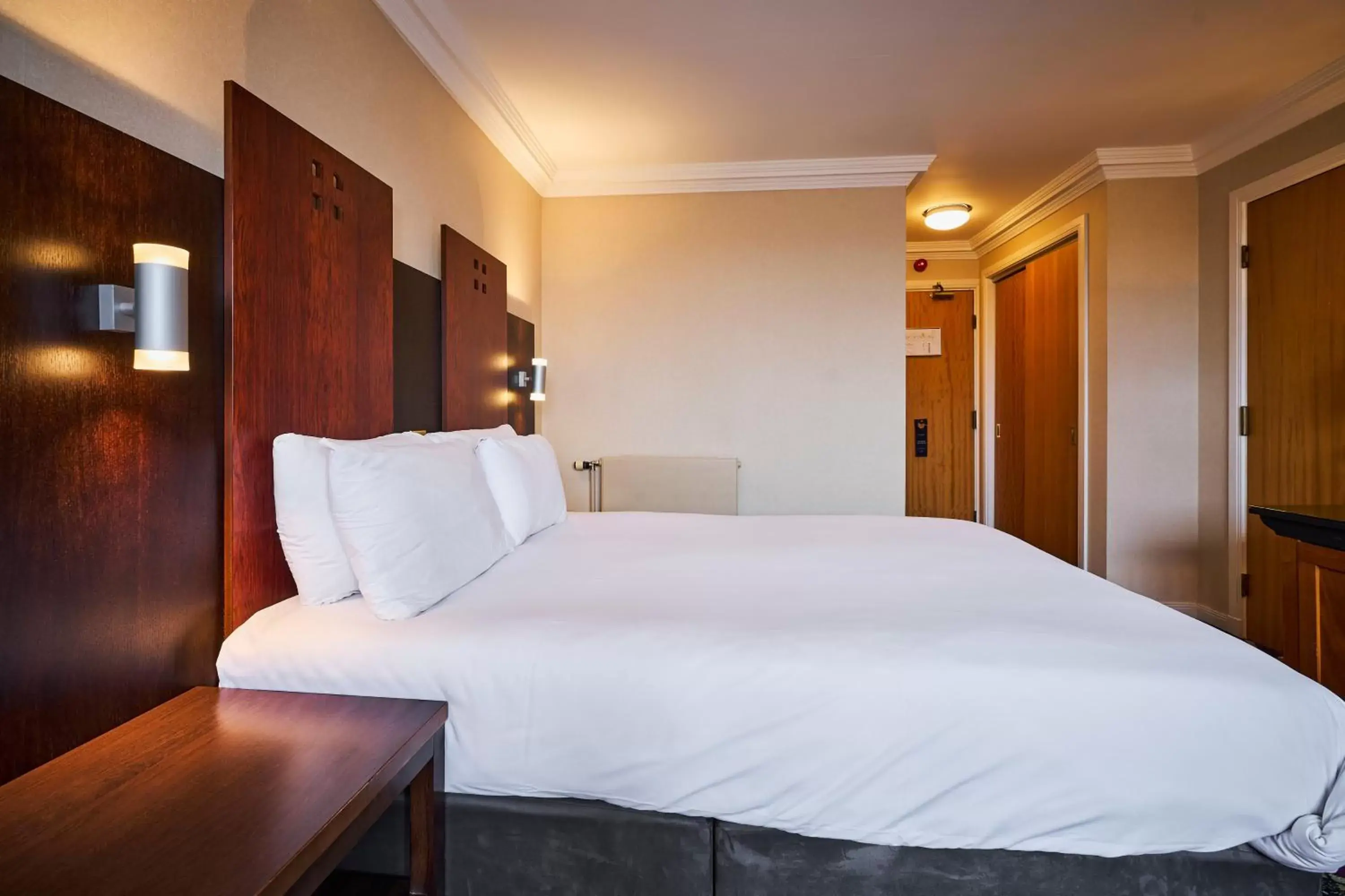 Bed in Stirling Highland Hotel- Part of the Cairn Collection Bed in Stirling Highland Hotel- Part of the Cairn Collection