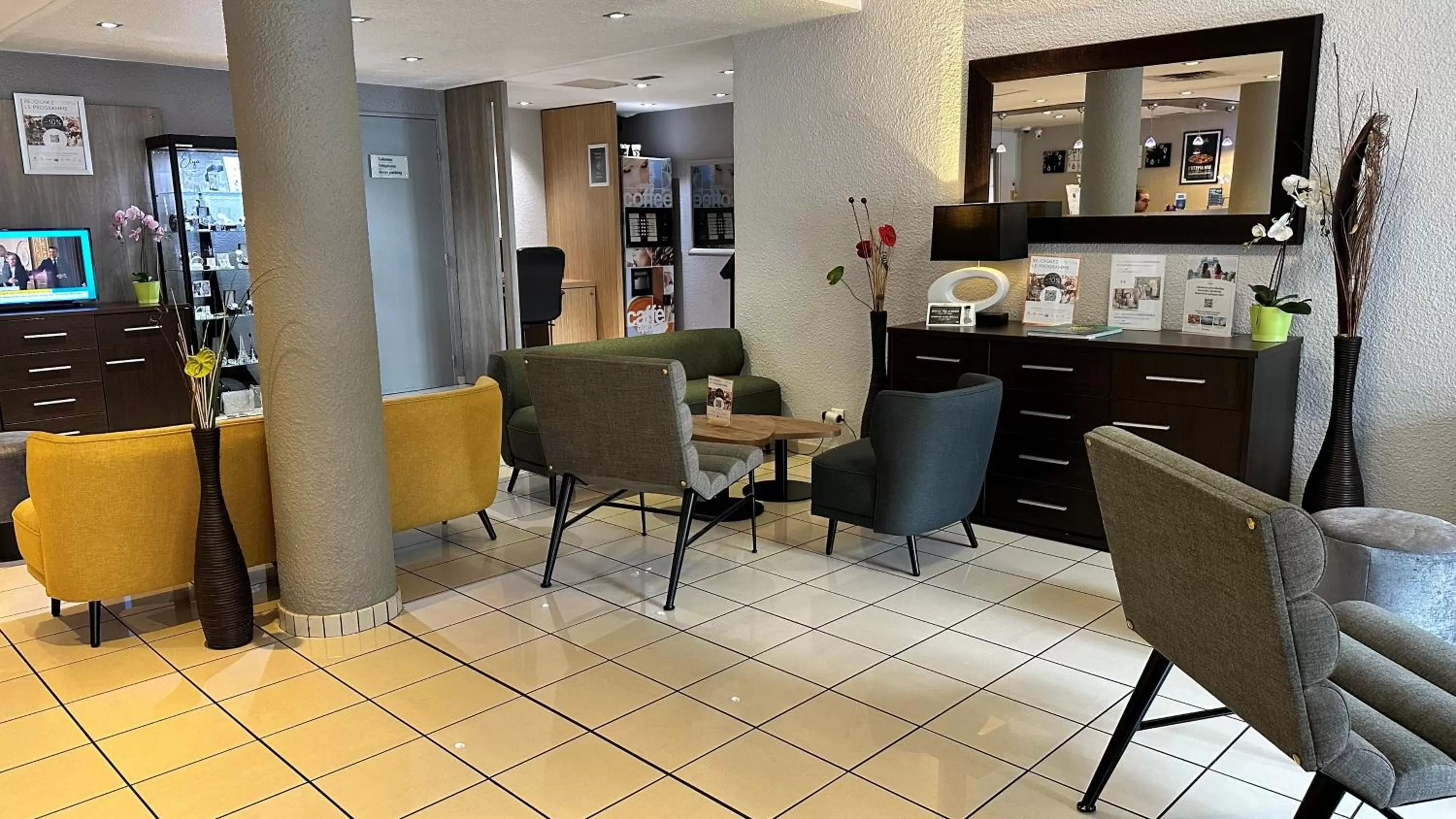 Lobby or reception in Kyriad Le Bourget Centre- Parc Des Expositions