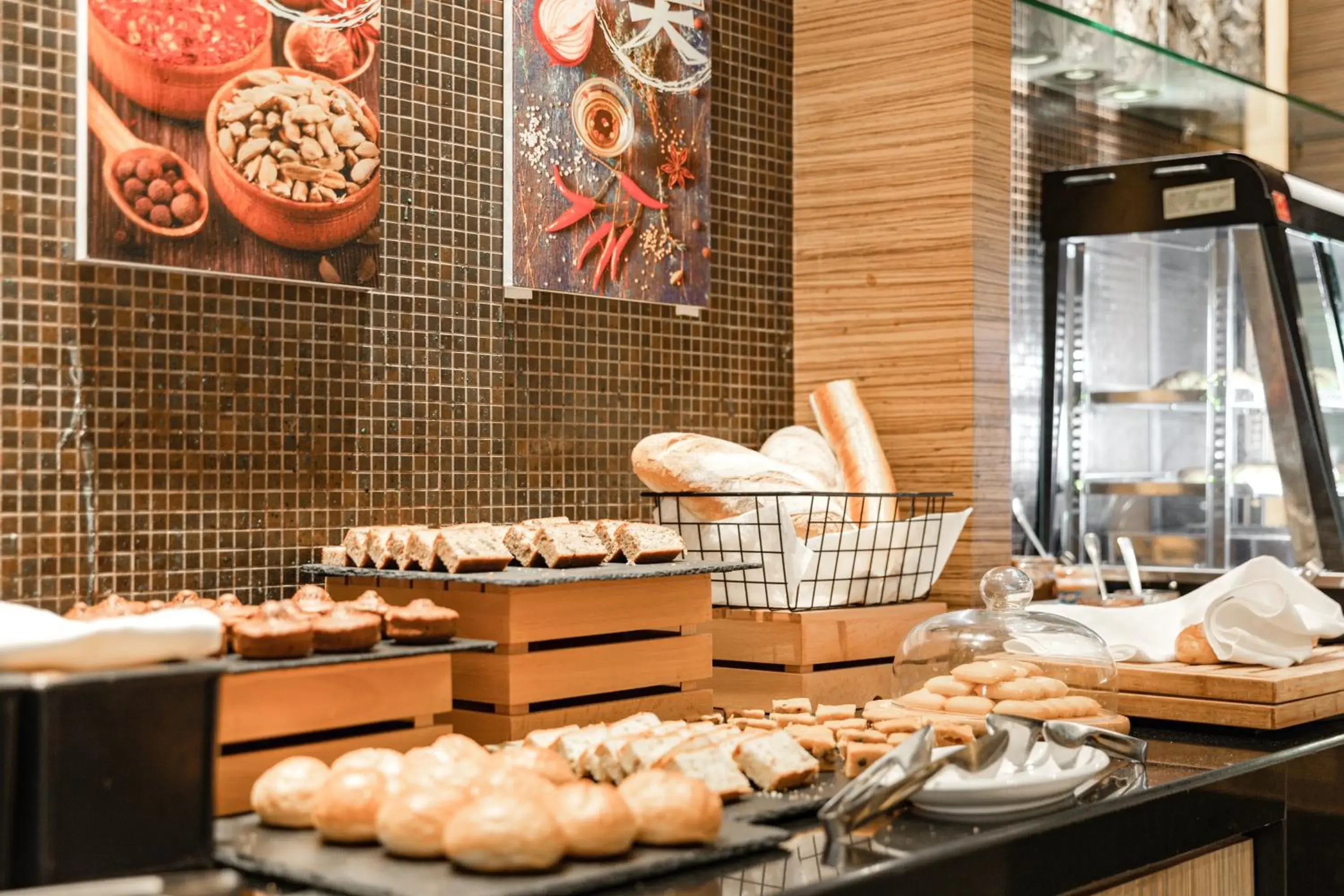 Restaurant/places to eat in Radisson Collection Hotel, Yangtze Shanghai Restaurant/places to eat in Radisson Collection Hotel, Yangtze Shanghai