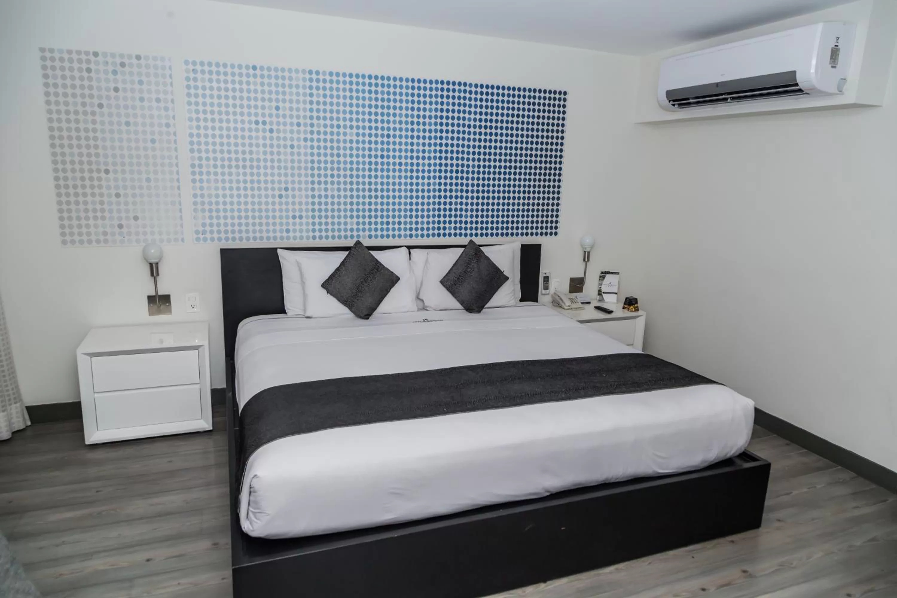 Photo of the whole room, Bed in Hotel El Ejecutivo by Reforma Avenue