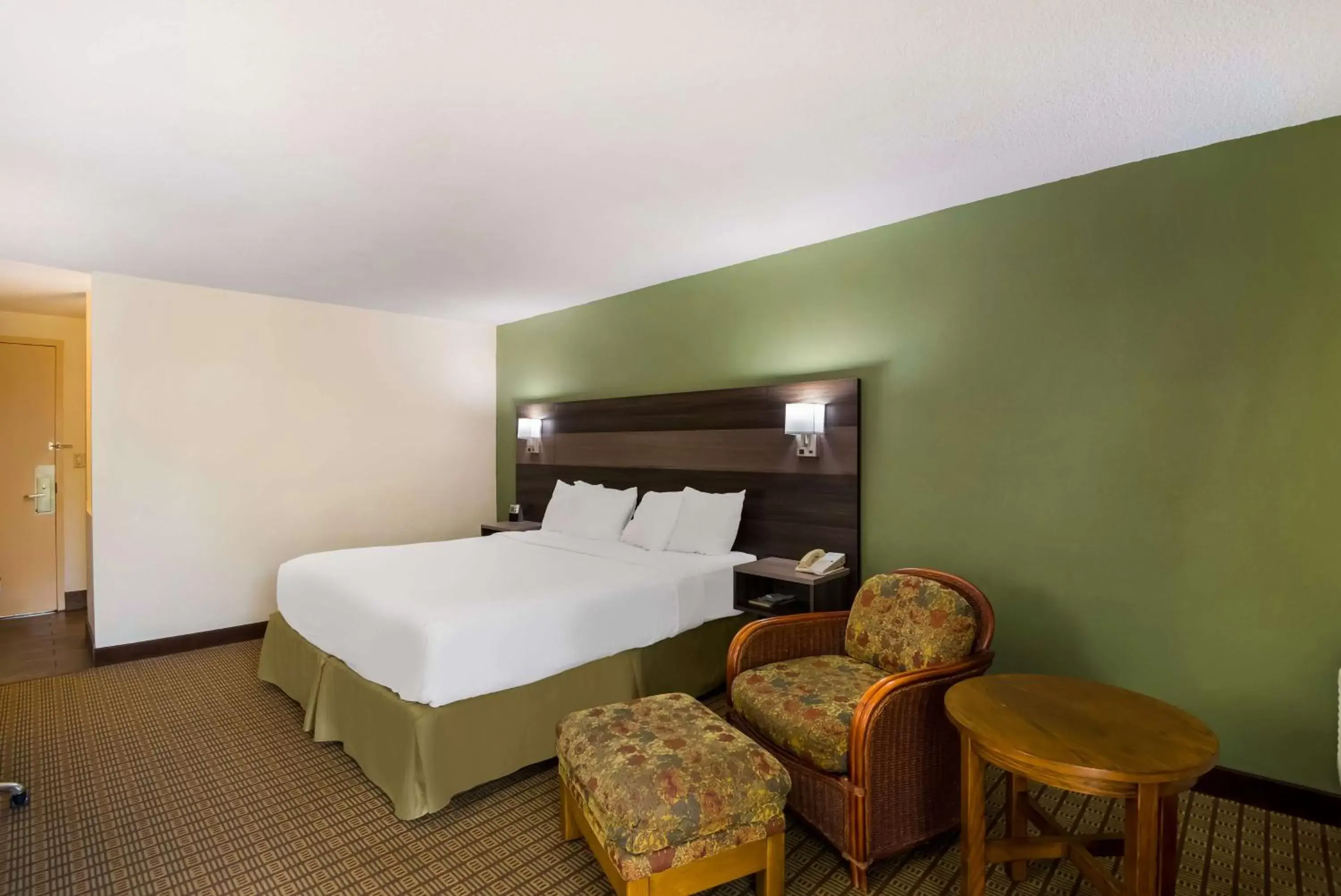 Bedroom in Best Western Prairie Inn & Conference Center