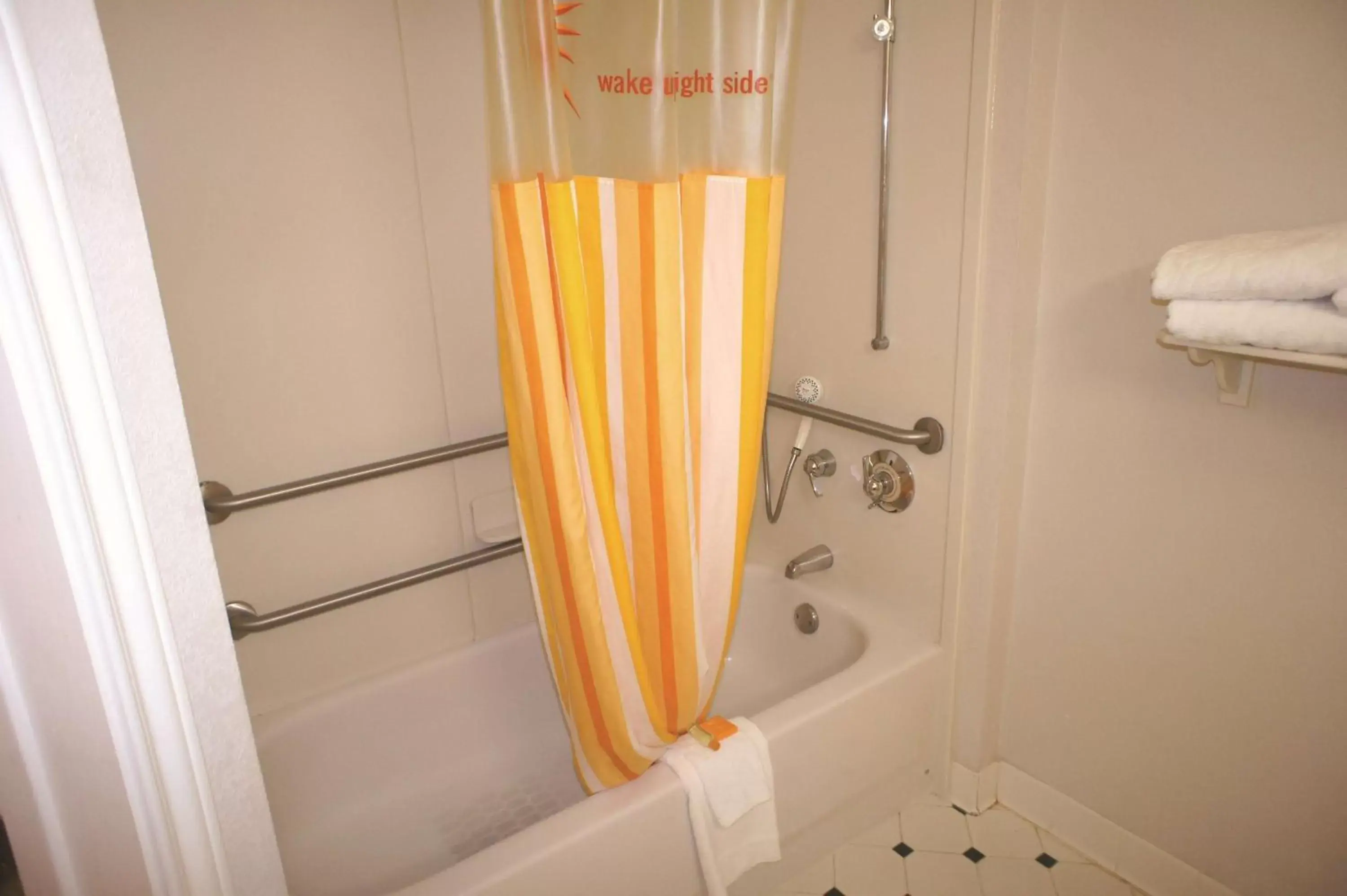 Photo of the whole room in La Quinta by Wyndham Winston-Salem Photo of the whole room in La Quinta by Wyndham Winston-Salem