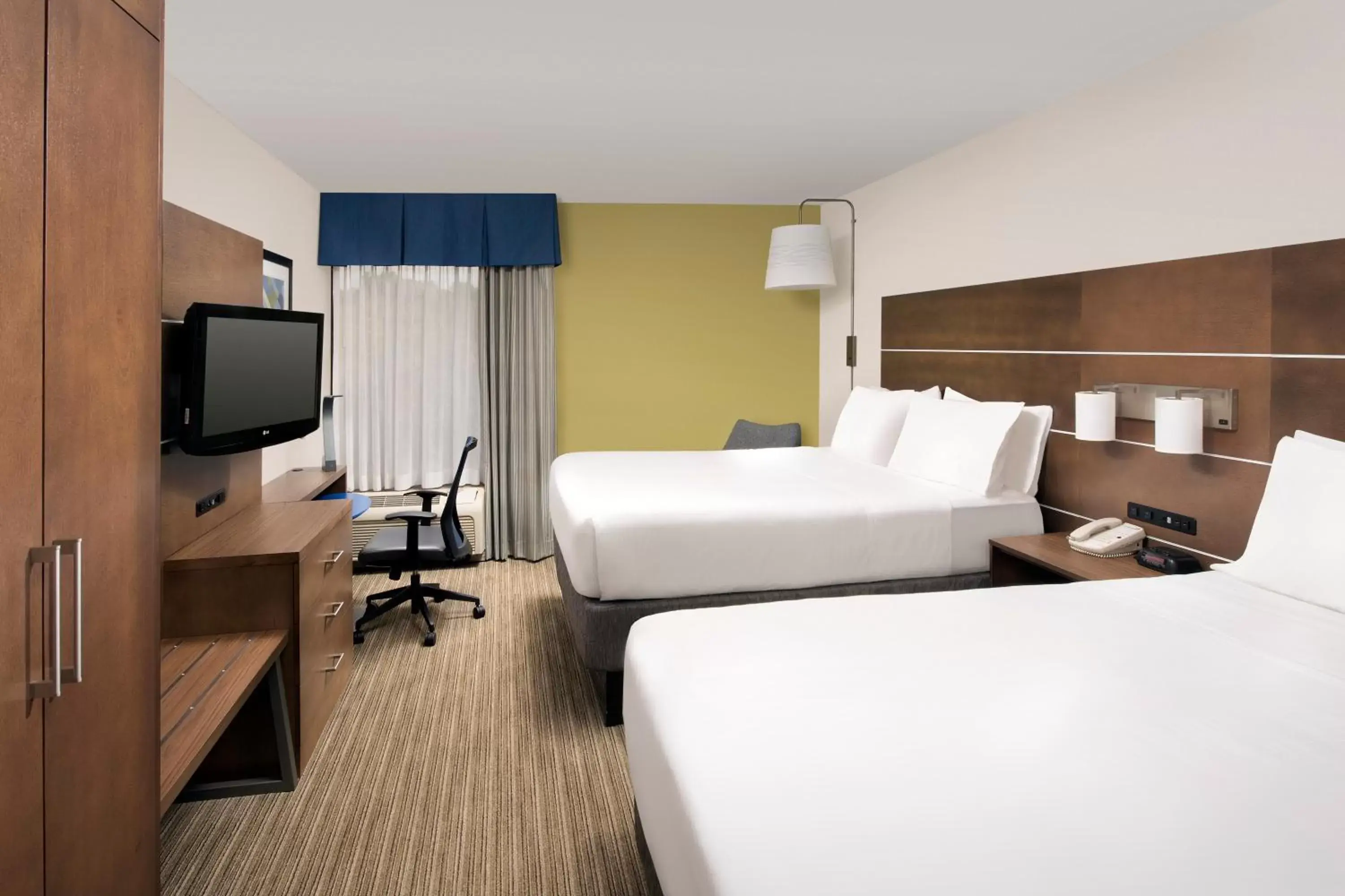 Bedroom, Bed in Holiday Inn Express Andover North - Lawrence, an IHG Hotel