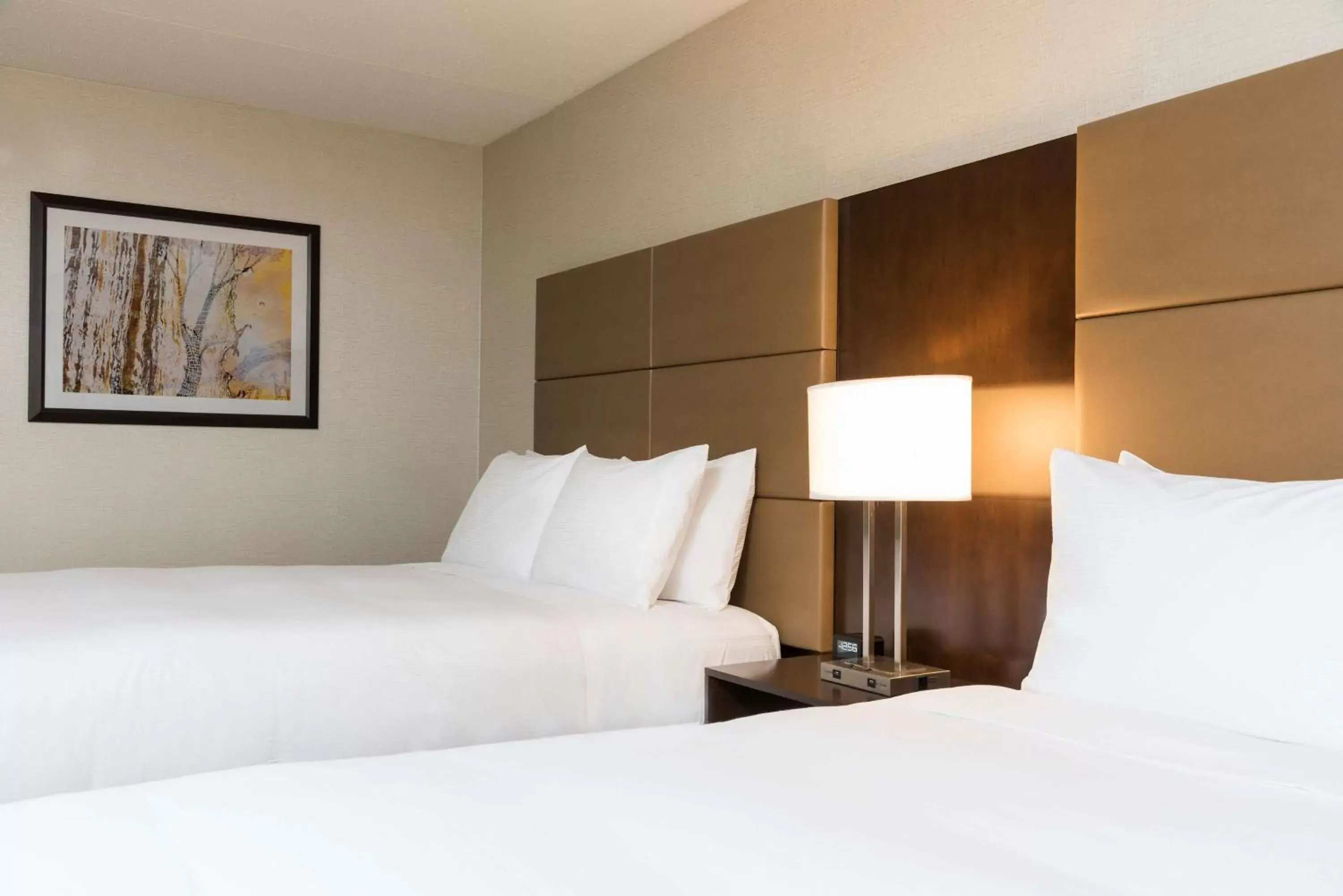 Bed in Doubletree by Hilton Pleasant Prairie Kenosha, WI