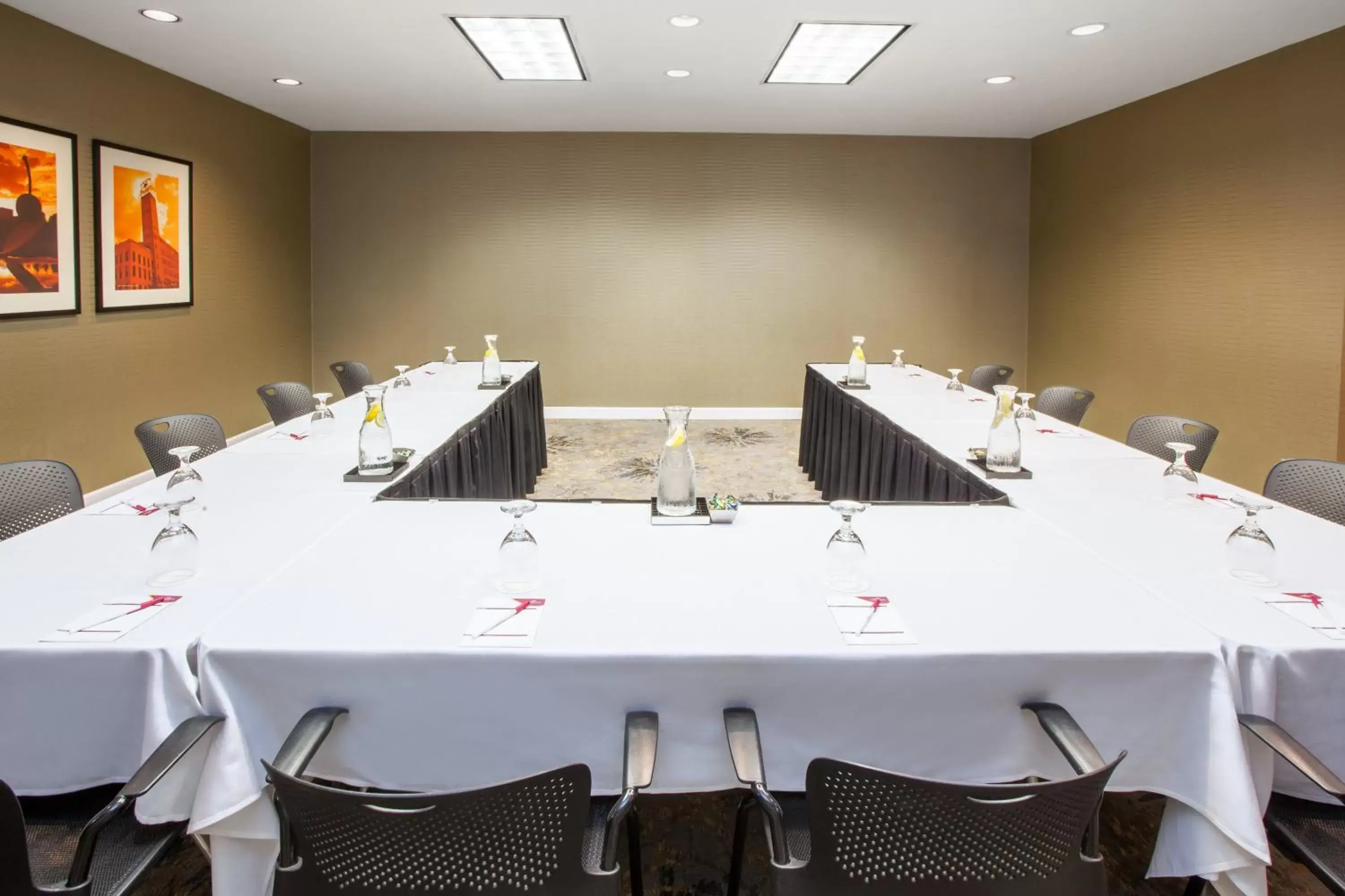 Meeting/conference room in Crowne Plaza Suites MSP Airport an IHG Hotel
