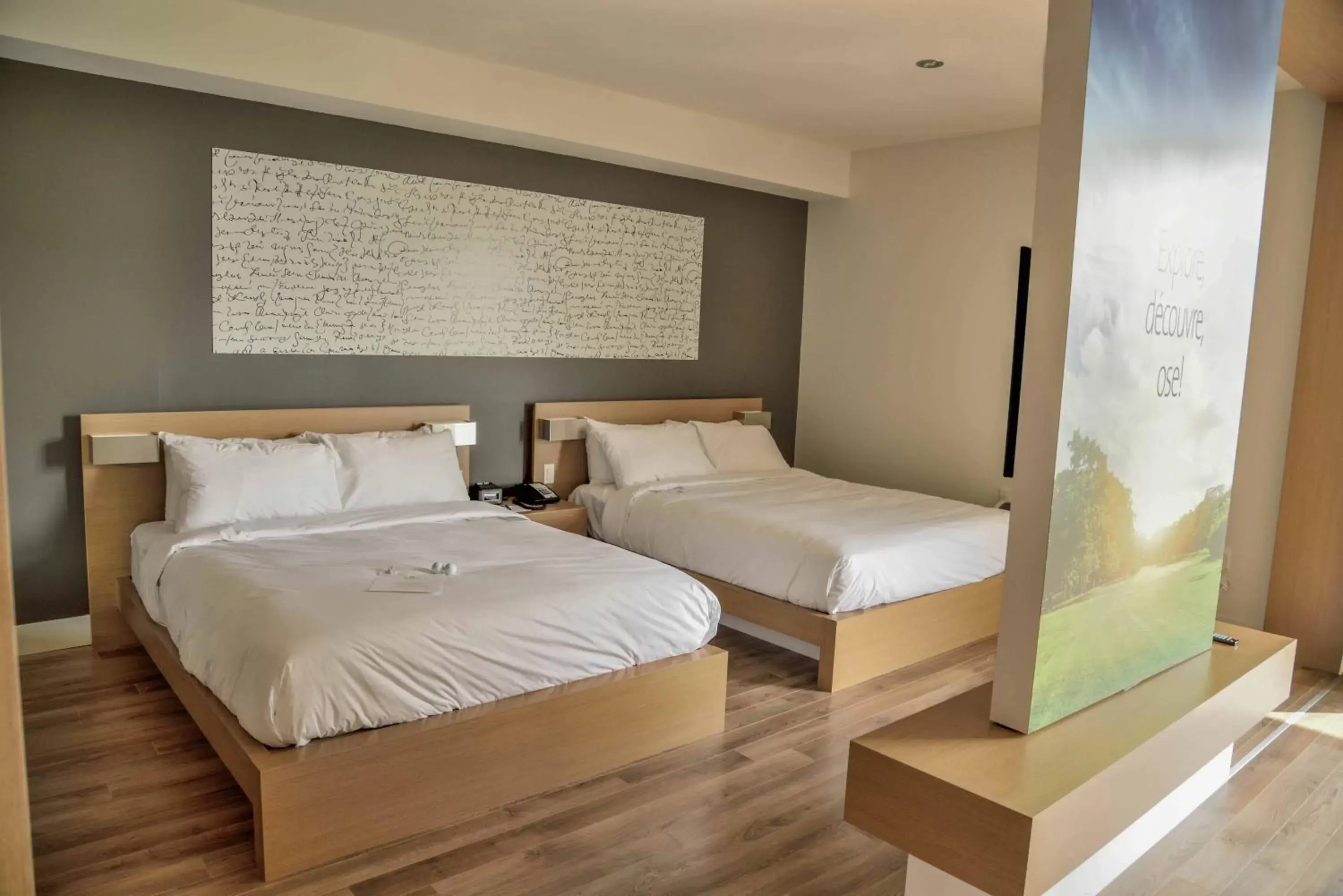 Queen Room with Two Queen Beds - Golf View in La Cache du Golf Queen Room with Two Queen Beds - Golf View in La Cache du Golf