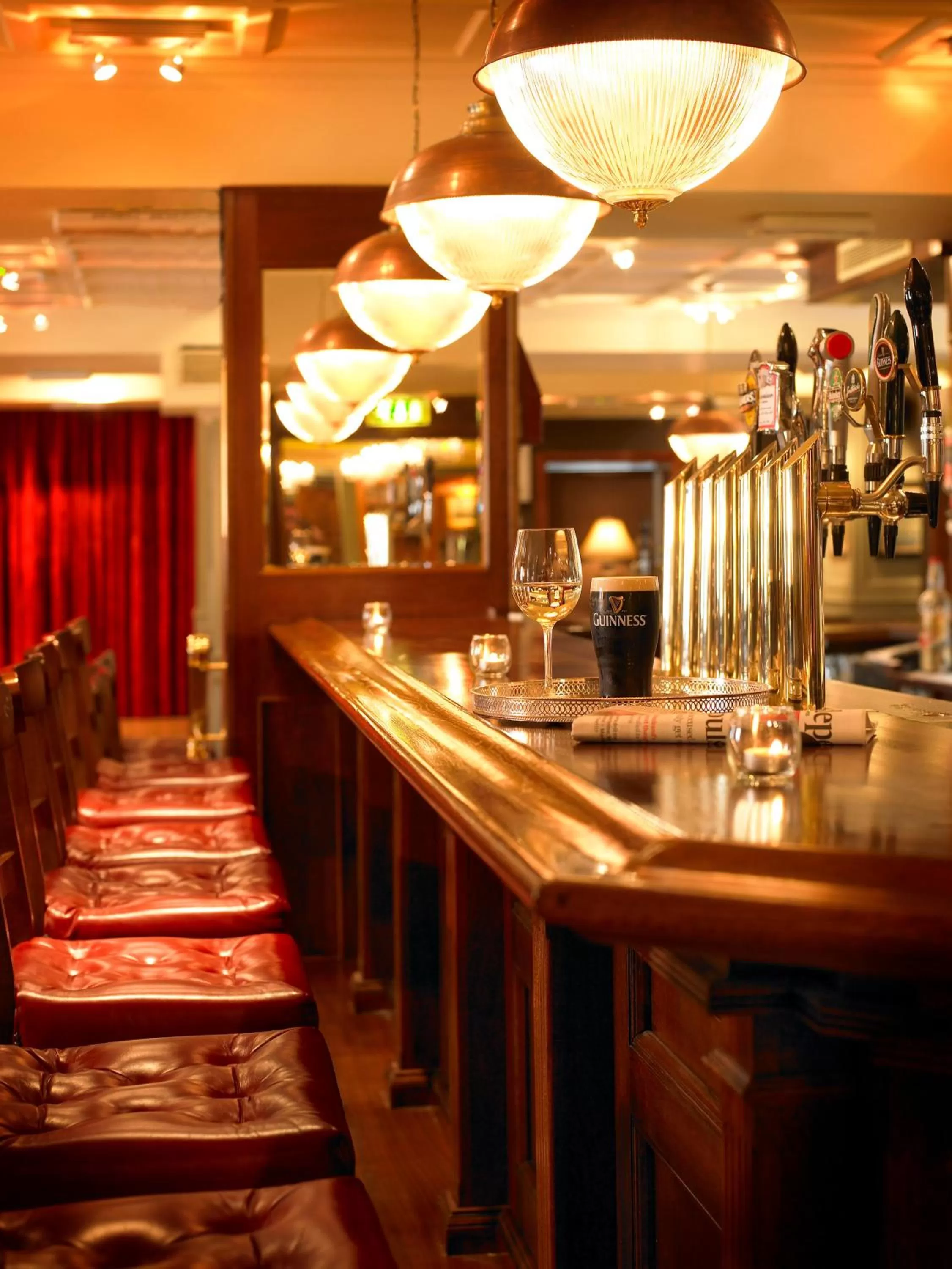 Lounge or bar in Castlecourt Hotel, Spa & Leisure