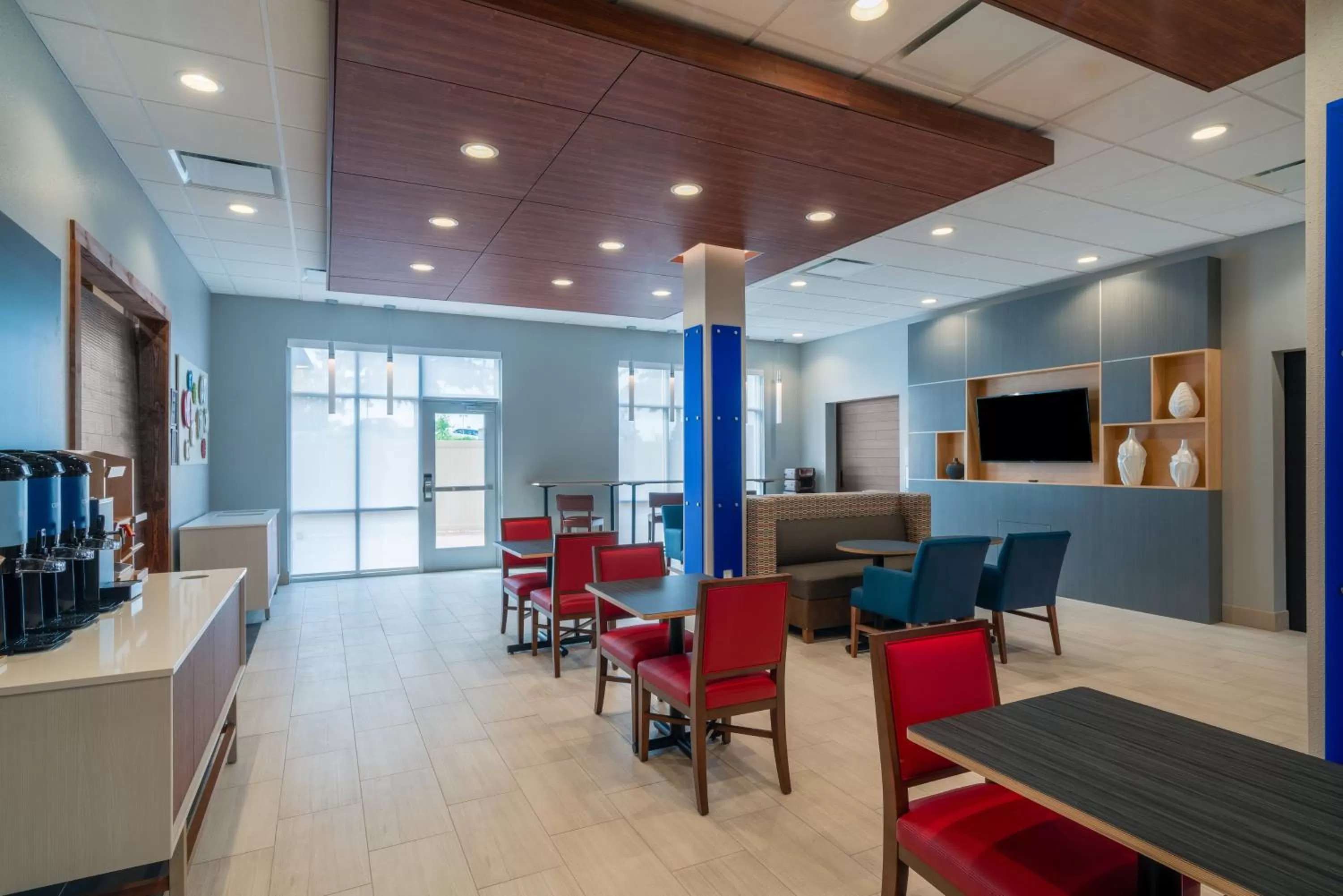 Breakfast in Holiday Inn Express & Suites - St Peters by IHG