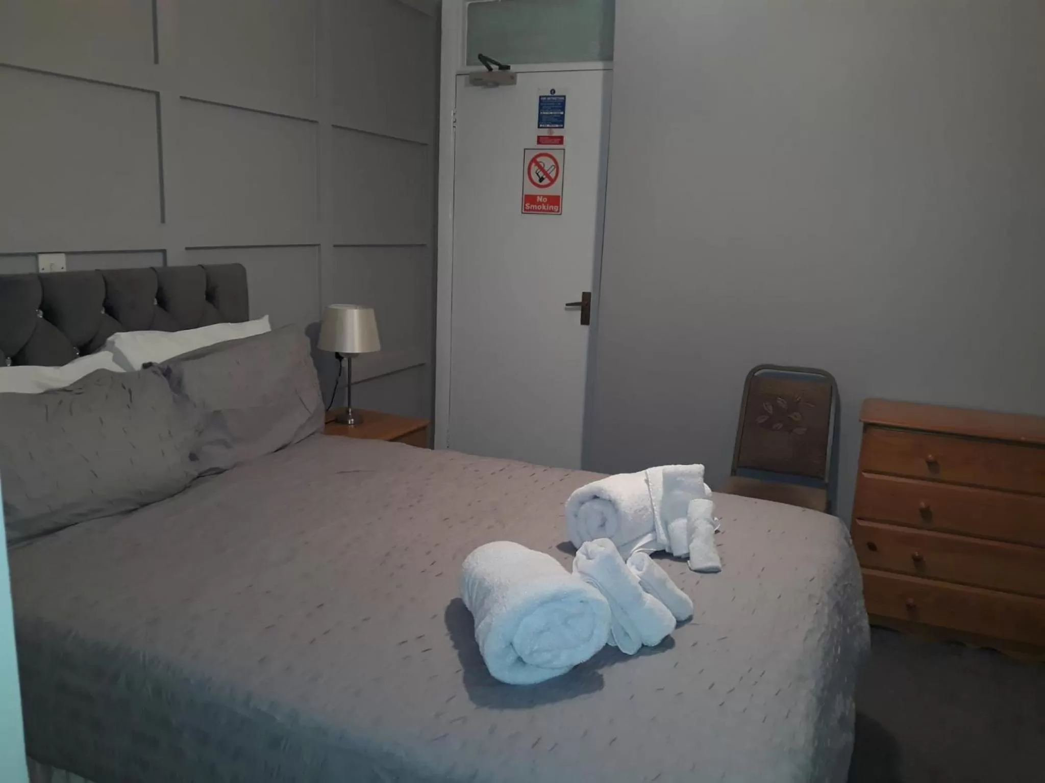 Deluxe Double Room with Shower in Newton House