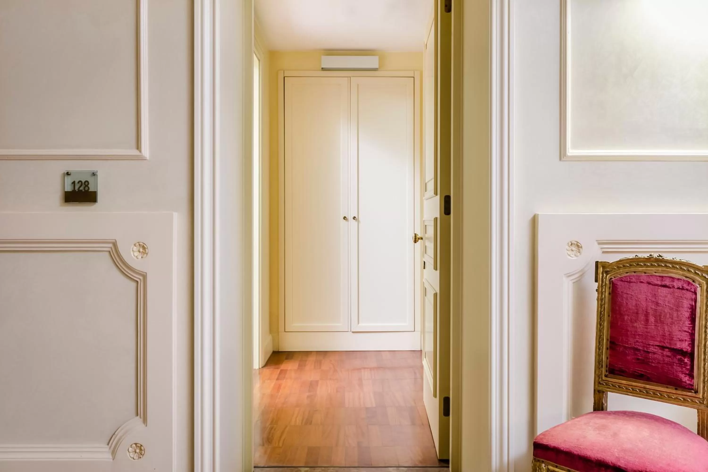 Photo of the whole room in Eurostars Centrale Palace Hotel