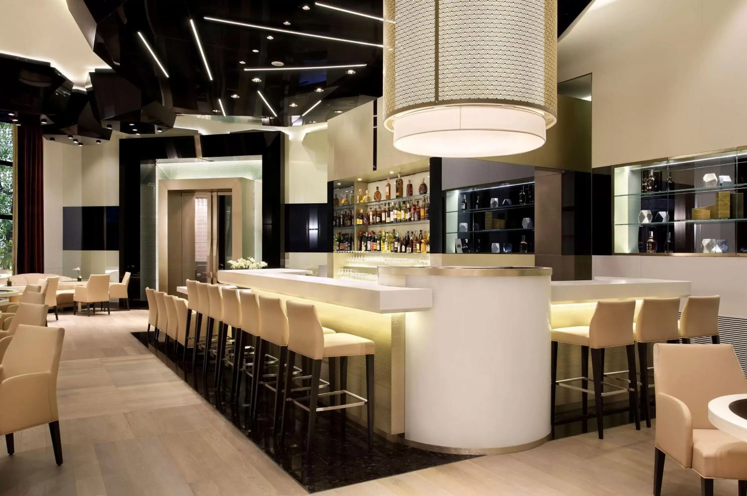 Restaurant/places to eat, Lounge/Bar in Excelsior Hotel Gallia, a Luxury Collection Hotel, Milan