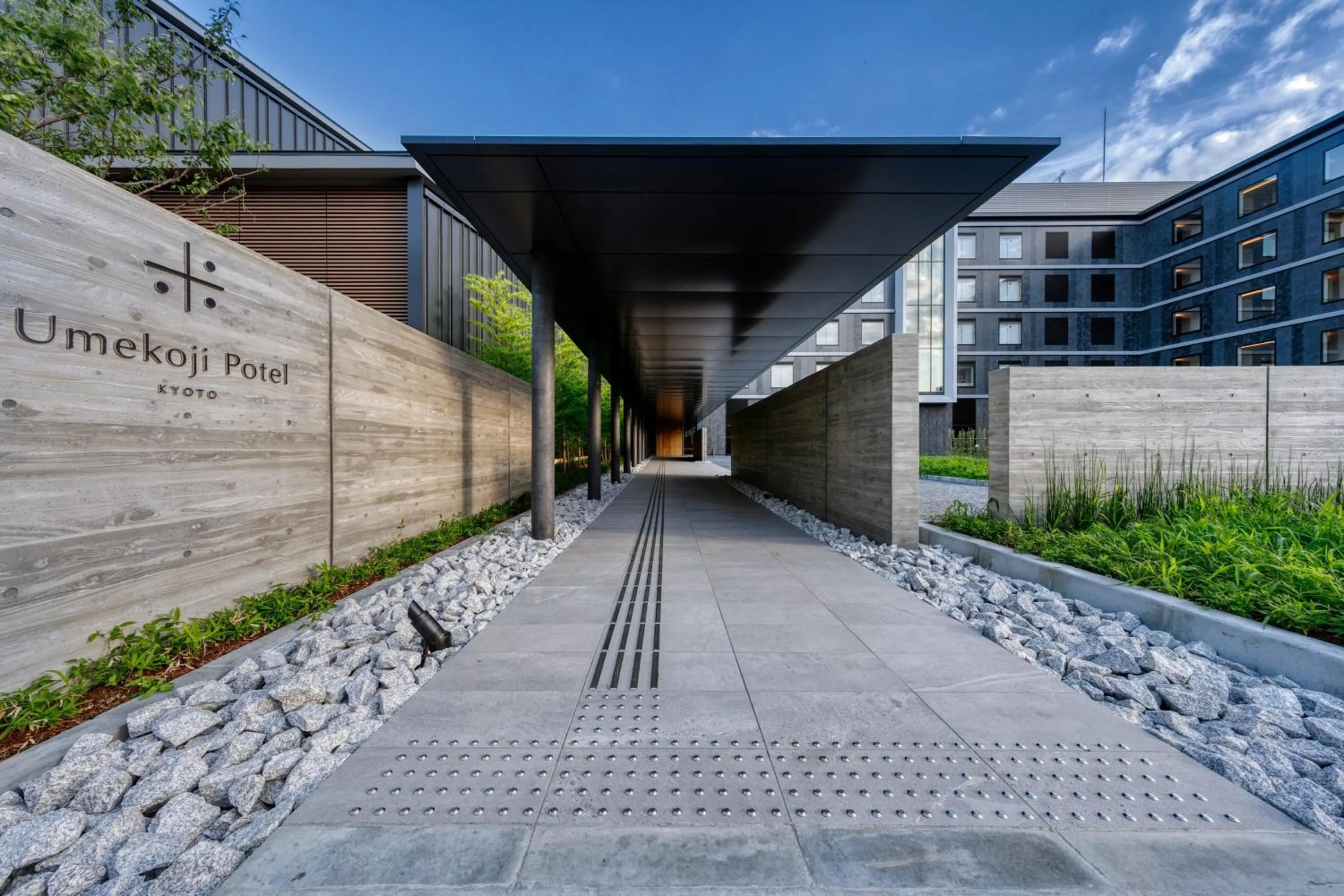 Facade/entrance in Umekoji Potel KYOTO