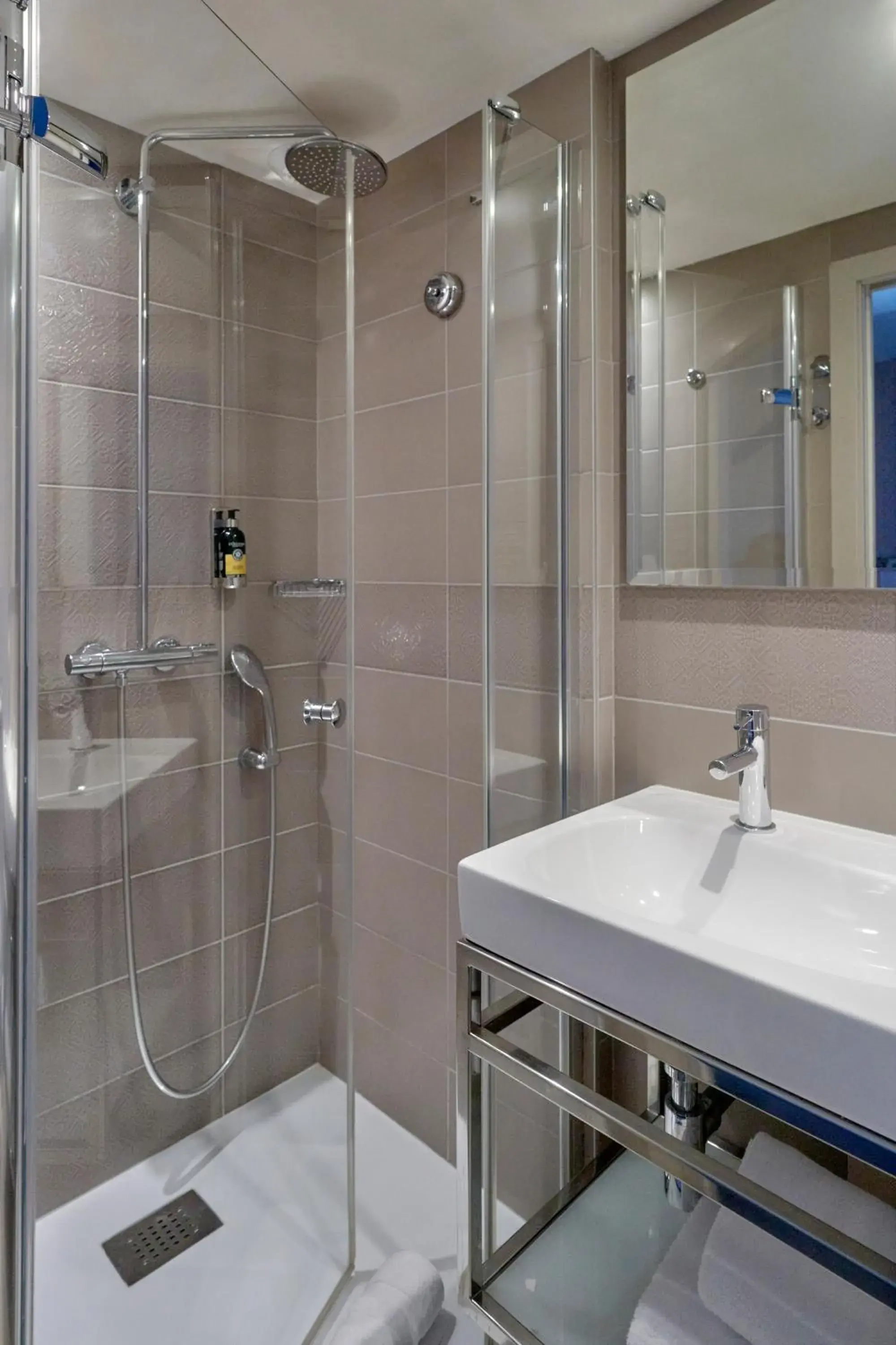 Shower, Bathroom in Hotel Vic Eiffel