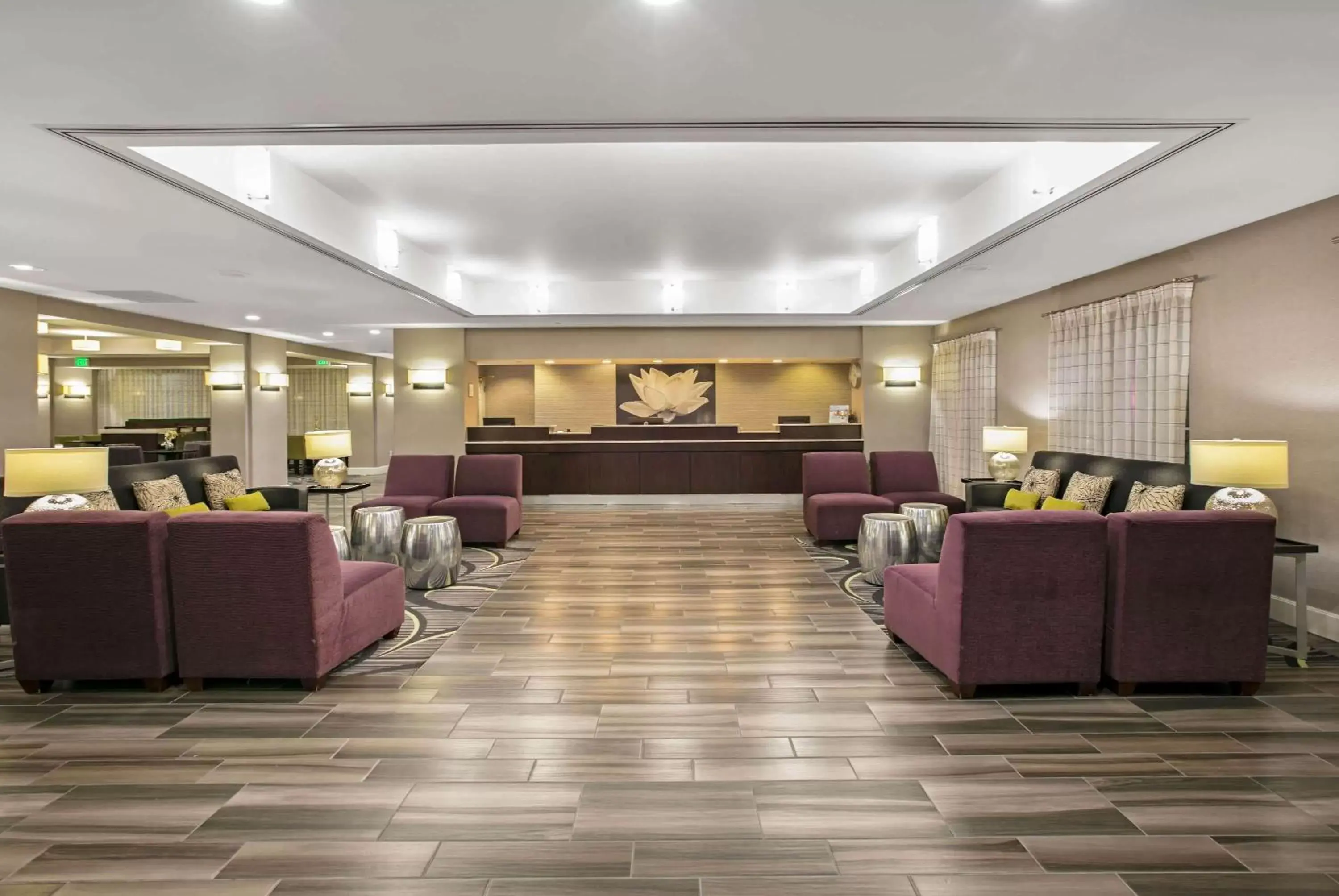 Lobby or reception in La Quinta by Wyndham DFW Airport South / Irving