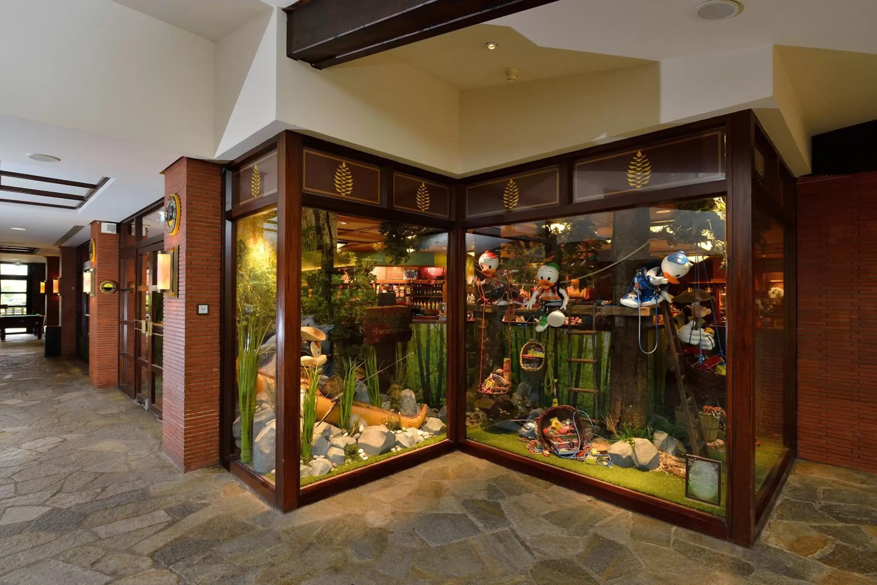 On-site shops in Disney Sequoia Lodge
