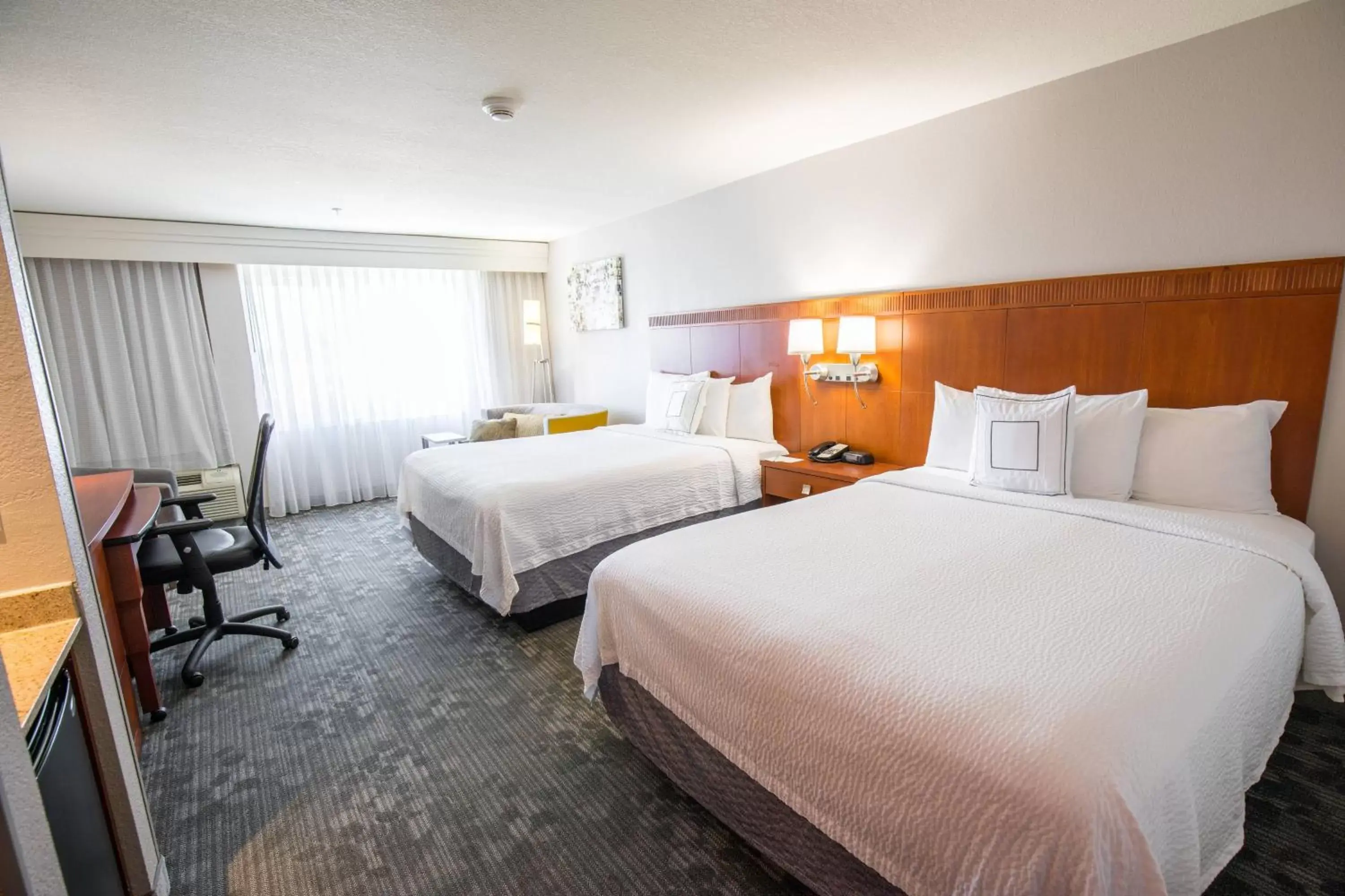 Photo of the whole room, Bed in Courtyard by Marriott Merced