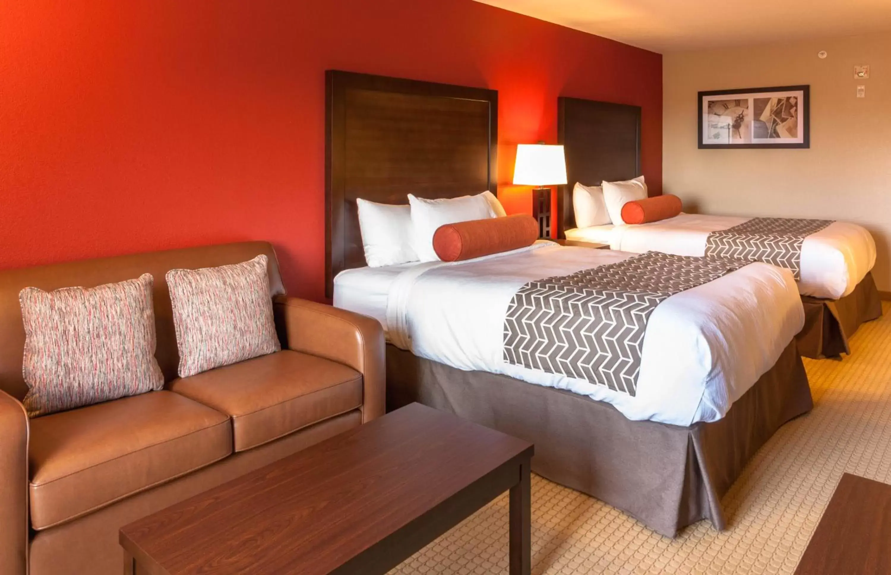 Photo of the whole room, Bed in The Kanata Inns Invermere