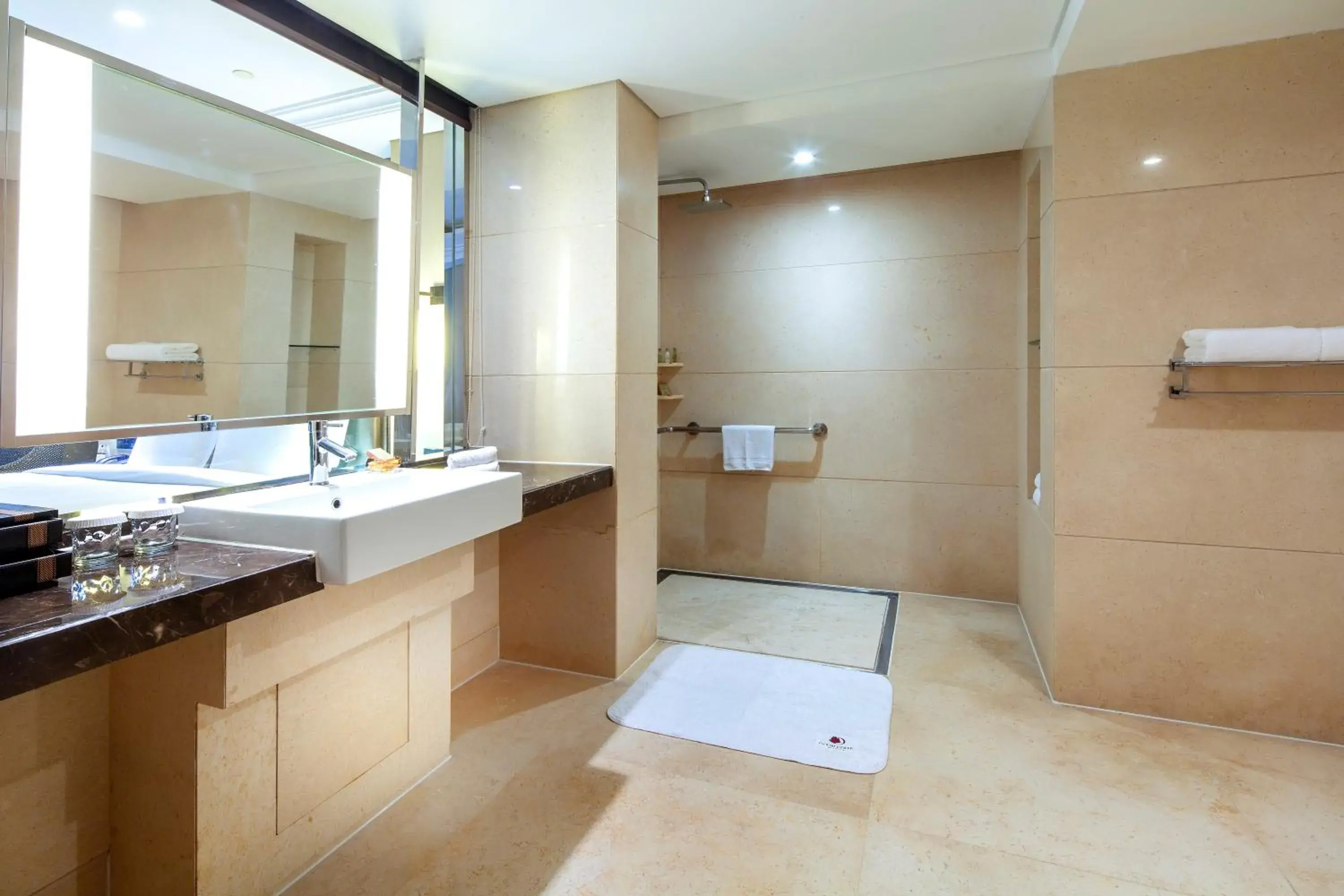 Bathroom in DoubleTree By Hilton Chongqing North