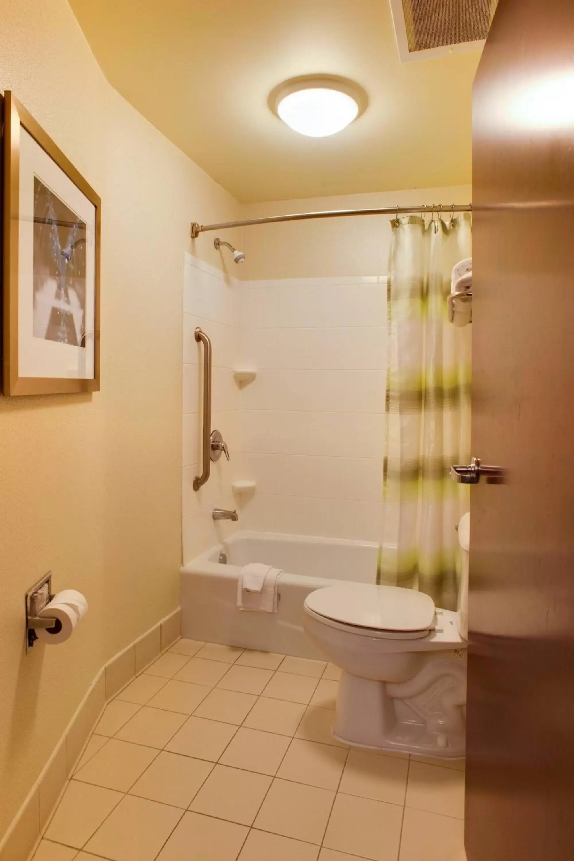 Bathroom in SpringHill Suites Savannah Airport