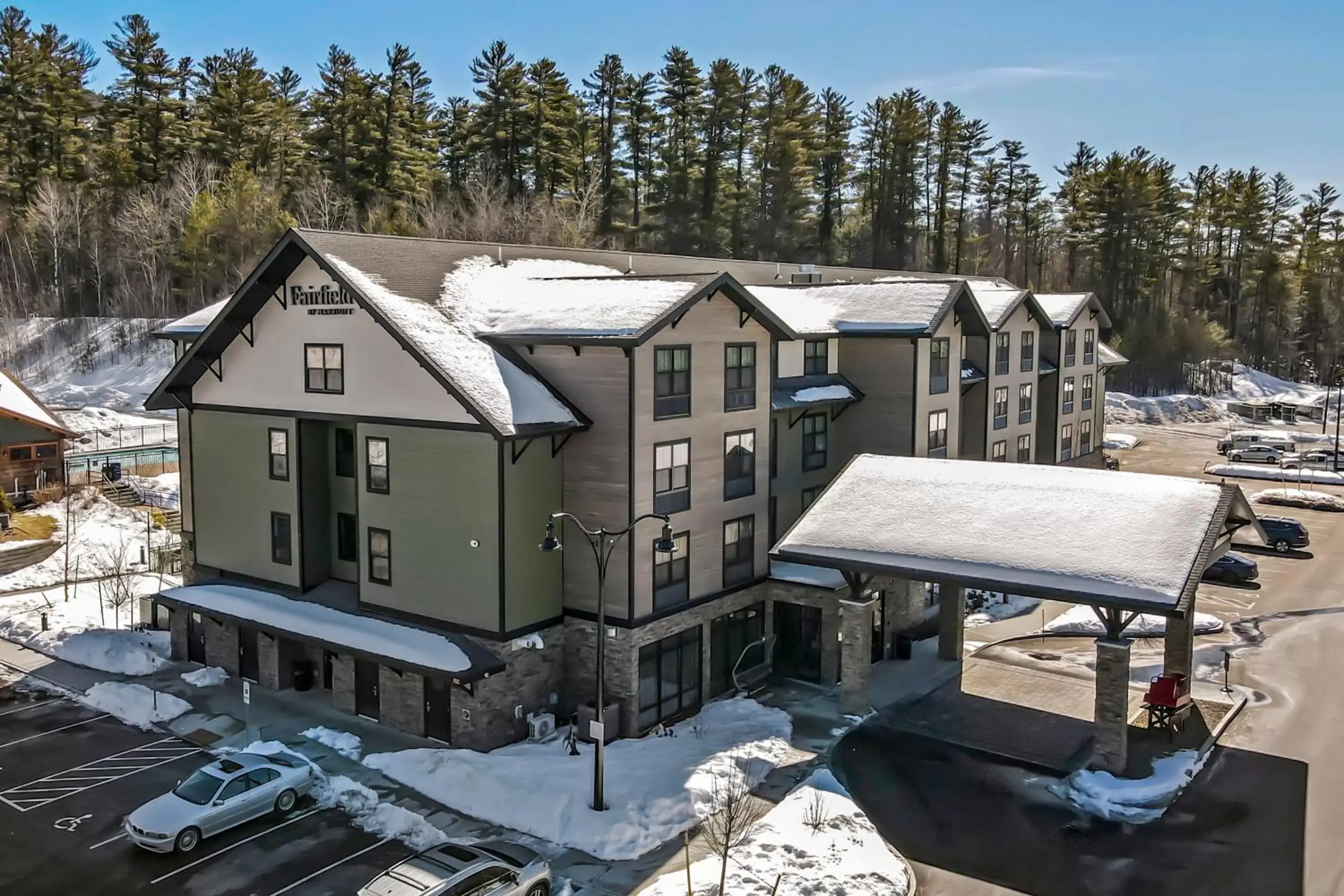 Property building, Winter in Fairfield by Marriott Inn & Suites North Conway