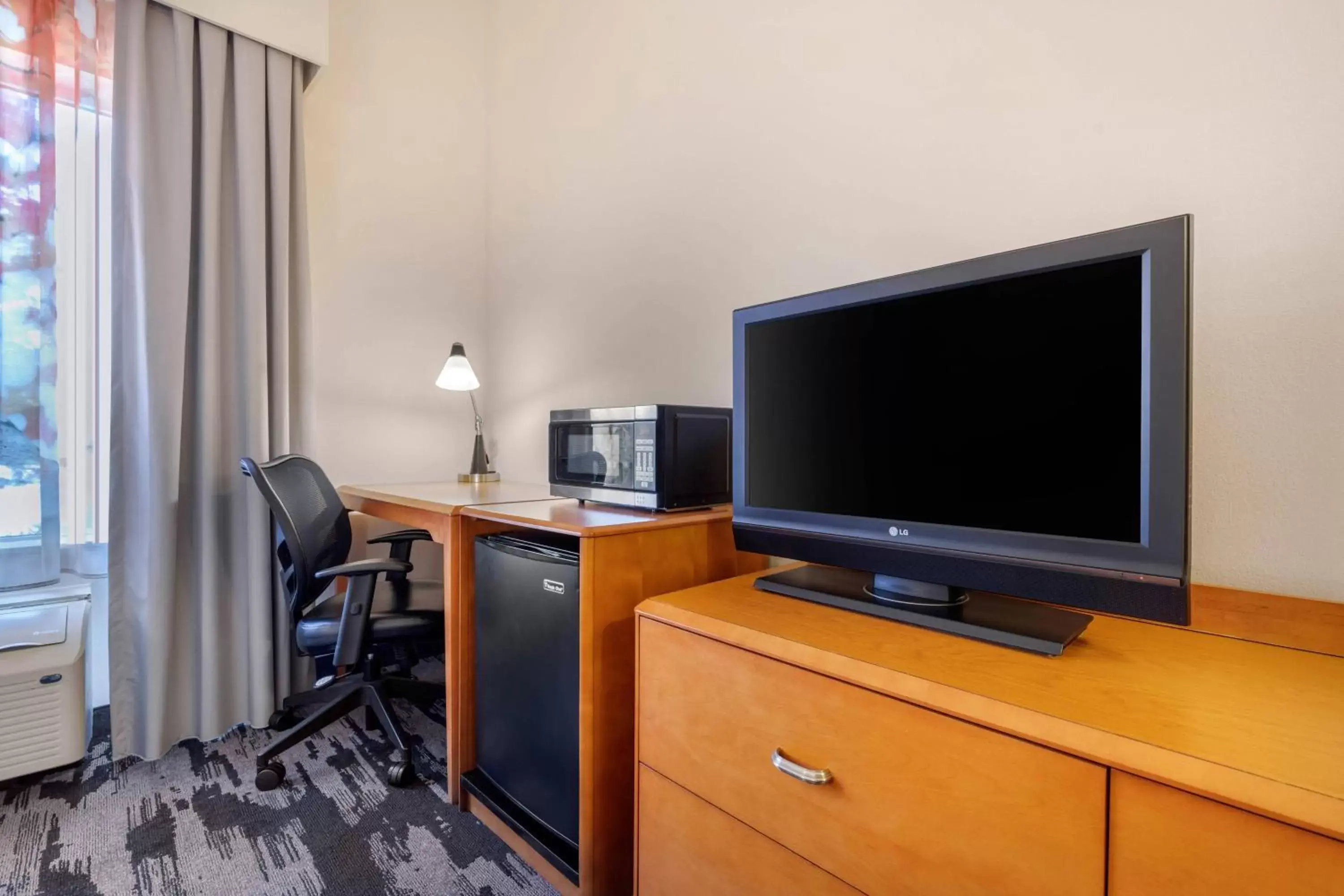 Photo of the whole room, TV/Entertainment Center in Fairfield Inn & Suites by Marriott Rockford