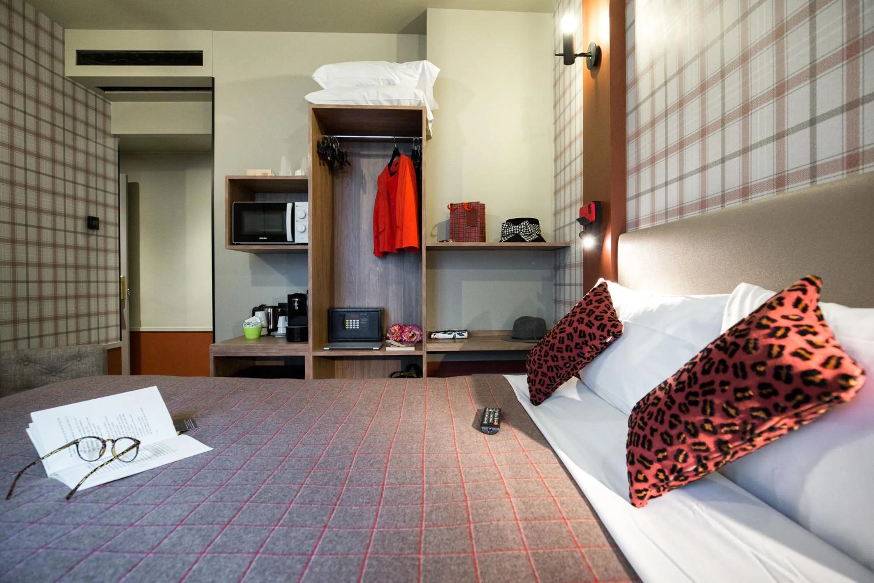 Bed in Hotel Concortel Paris