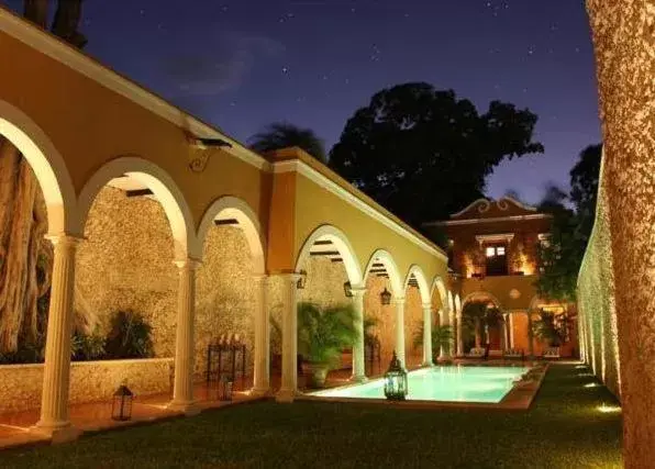 Night, Property Building in Hotel Hacienda Mérida VIP