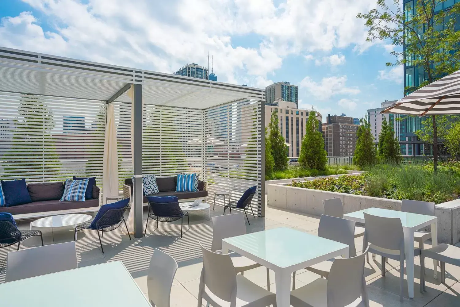 Balcony/Terrace in Level Chicago - Old Town